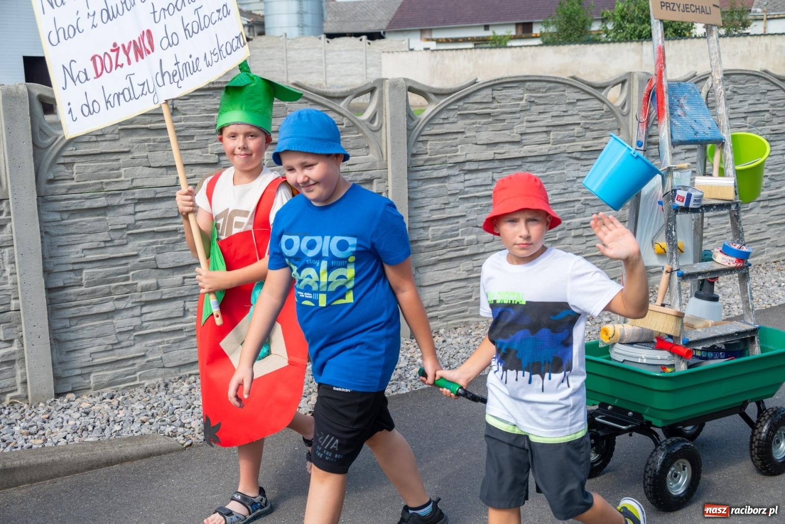 Zdjęcie w galerii na portalu naszraciborz.pl: Święto plonów w Roszkowie. Olimpijki, Abba i smerfy wiadomości z regionu