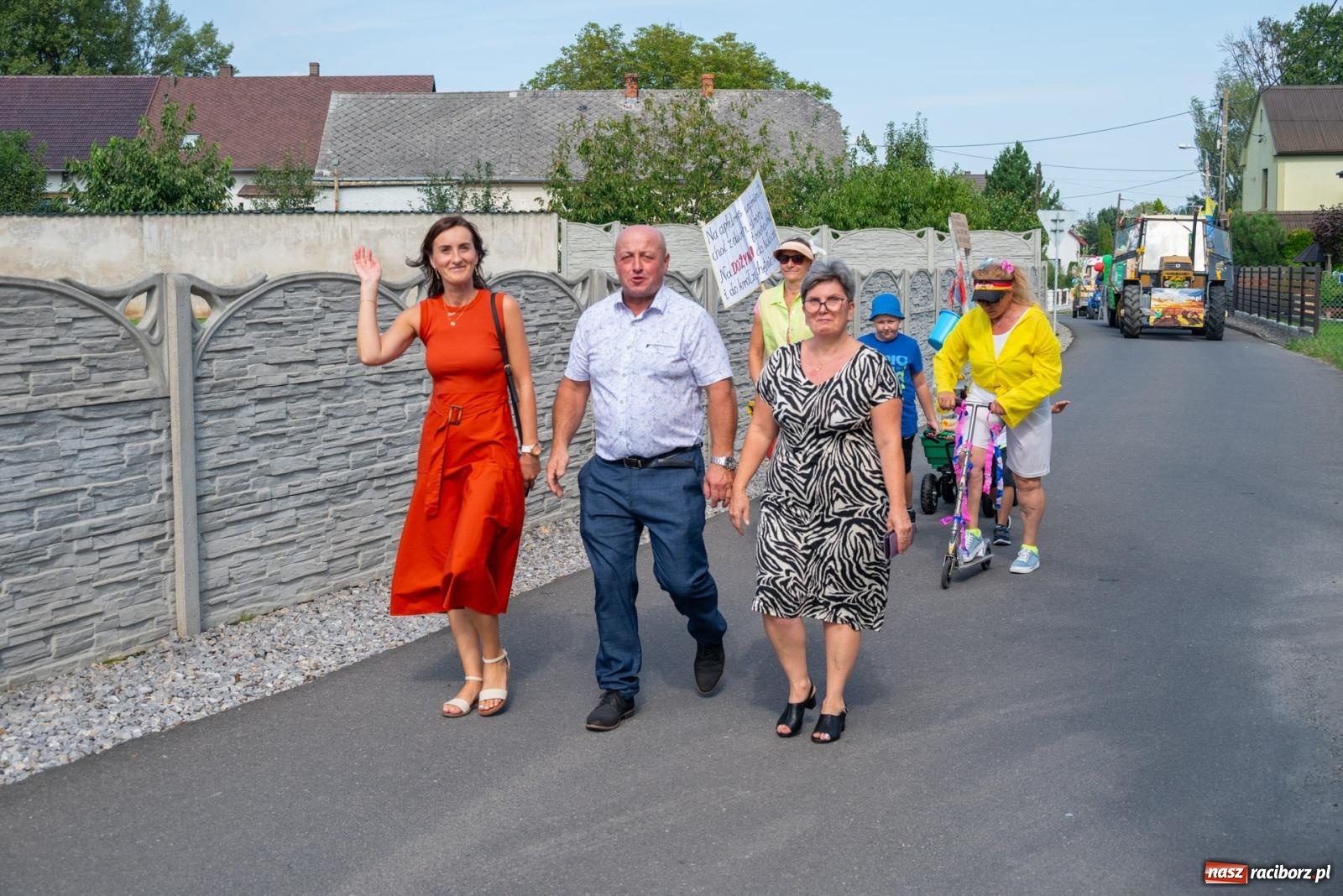 Zdjęcie w galerii na portalu naszraciborz.pl: Święto plonów w Roszkowie. Olimpijki, Abba i smerfy wiadomości z regionu