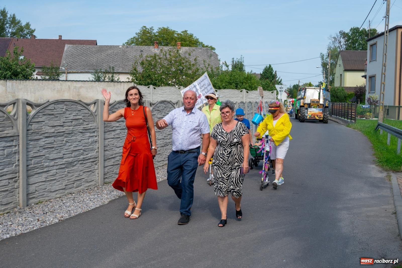 Zdjęcie w galerii na portalu naszraciborz.pl: Święto plonów w Roszkowie. Olimpijki, Abba i smerfy wiadomości z regionu