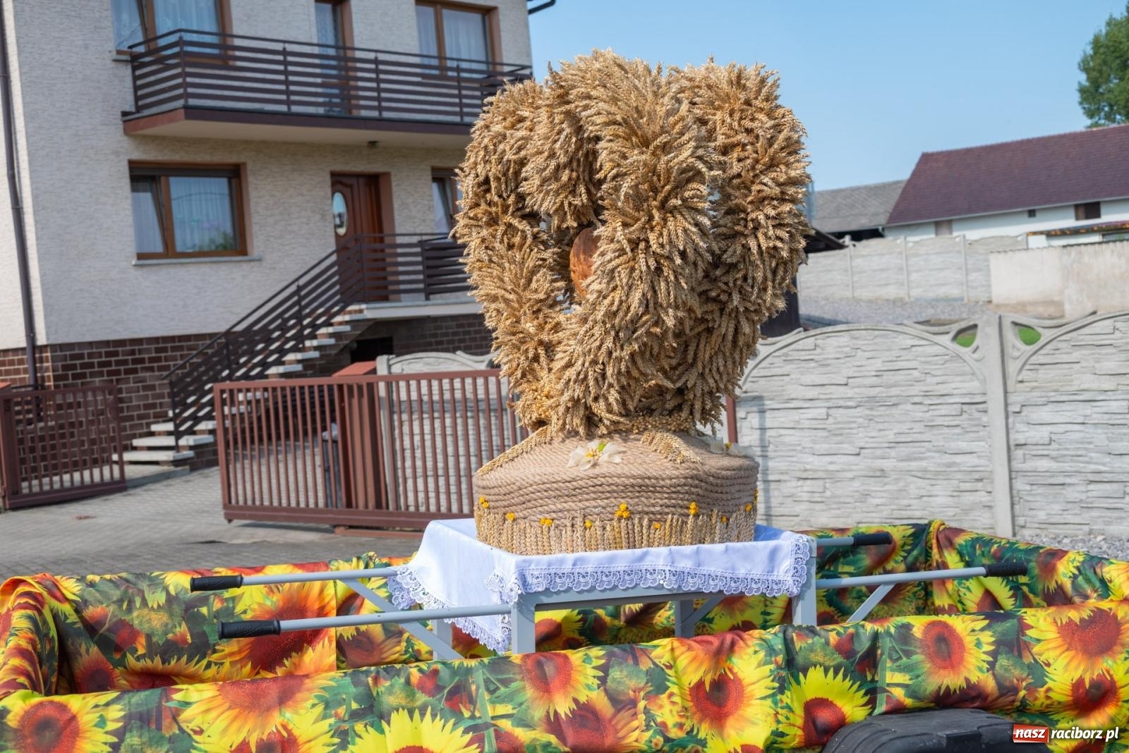 Zdjęcie w galerii na portalu naszraciborz.pl: Święto plonów w Roszkowie. Olimpijki, Abba i smerfy wiadomości z regionu