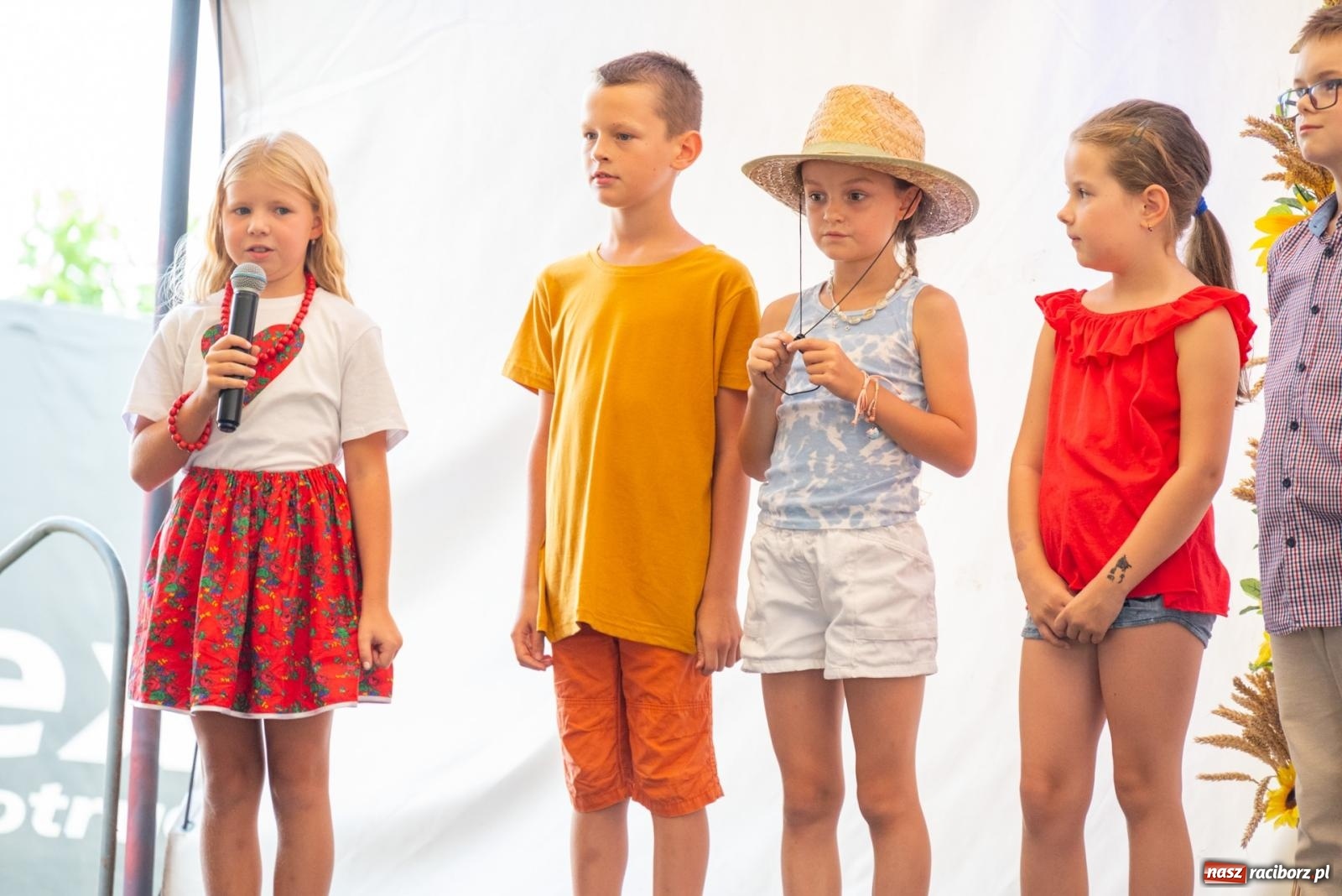 Zdjęcie w galerii na portalu naszraciborz.pl: Święto plonów w Roszkowie. Olimpijki, Abba i smerfy wiadomości z regionu