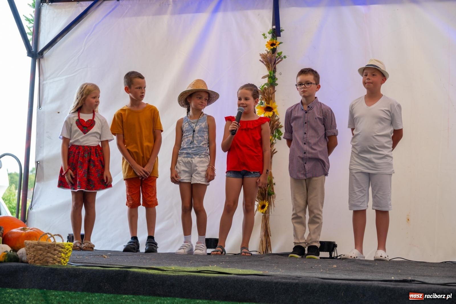 Zdjęcie w galerii na portalu naszraciborz.pl: Święto plonów w Roszkowie. Olimpijki, Abba i smerfy wiadomości z regionu
