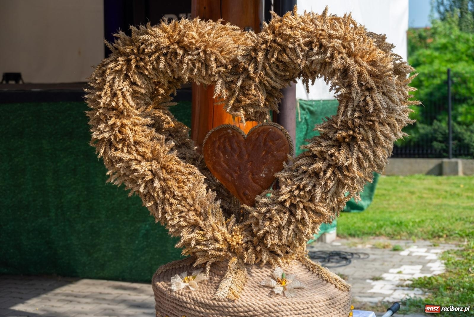 Zdjęcie w galerii na portalu naszraciborz.pl: Święto plonów w Roszkowie. Olimpijki, Abba i smerfy wiadomości z regionu