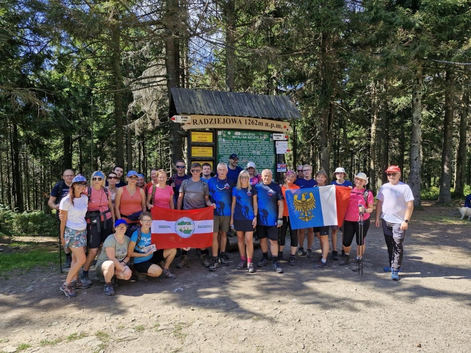 Zdjęcie w galerii na portalu naszraciborz.pl: Lackowa i Radziejowa - wędrowcy z Raciborza wrócili z górskiego szlaku wiadomości z regionu