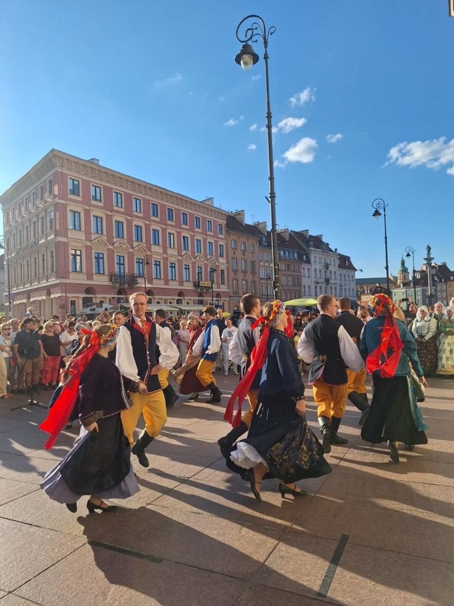 Zdjęcie w galerii na portalu naszraciborz.pl: Raciborzanie zatańczyli na Krakowskim Przedmieściu [FOTO] wiadomości z regionu