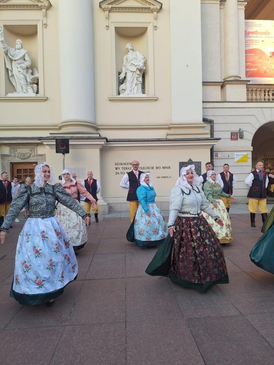Zdjęcie w galerii na portalu naszraciborz.pl: Raciborzanie zatańczyli na Krakowskim Przedmieściu [FOTO] wiadomości z regionu