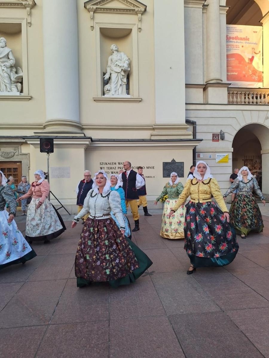 Zdjęcie w galerii na portalu naszraciborz.pl: Raciborzanie zatańczyli na Krakowskim Przedmieściu [FOTO] wiadomości z regionu