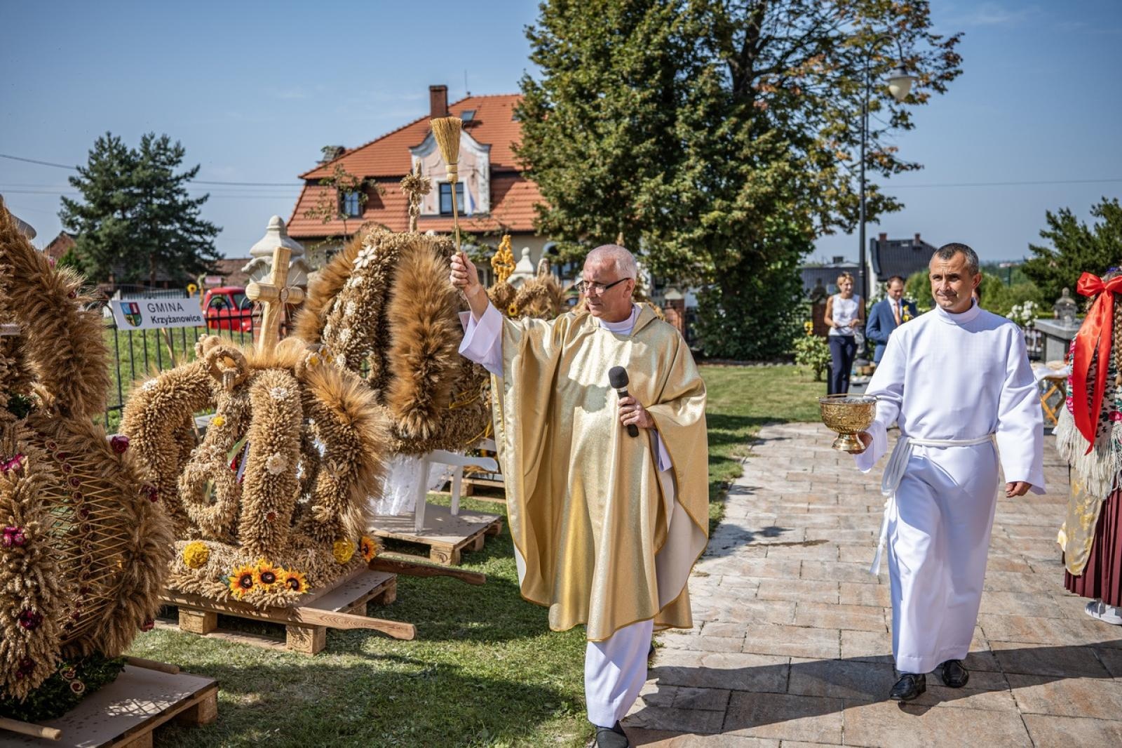 Zdjęcie w galerii na portalu naszraciborz.pl: Raciborzanie podziękowali za plony na dożynkach powiatowo-gminnych w Brzeziu - relacja na bis! [FOTO i WIDEO] wiadomości z regionu