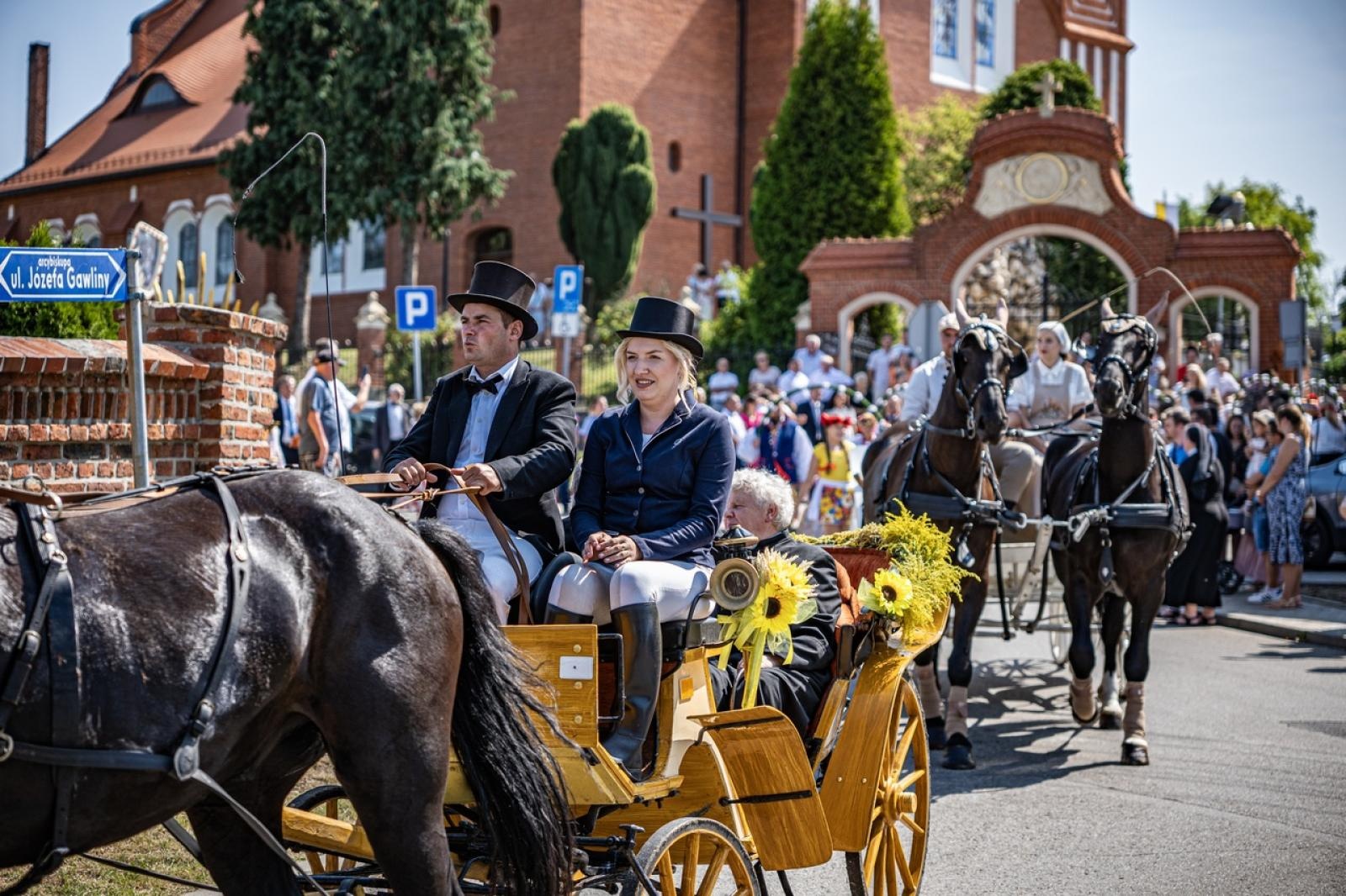 Zdjęcie w galerii na portalu naszraciborz.pl: Raciborzanie podziękowali za plony na dożynkach powiatowo-gminnych w Brzeziu - relacja na bis! [FOTO i WIDEO] wiadomości z regionu