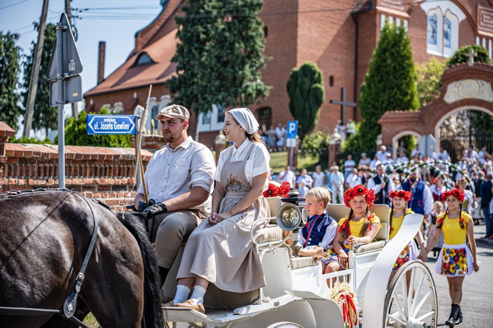 Zdjęcie w galerii na portalu naszraciborz.pl: Raciborzanie podziękowali za plony na dożynkach powiatowo-gminnych w Brzeziu - relacja na bis! [FOTO i WIDEO] wiadomości z regionu