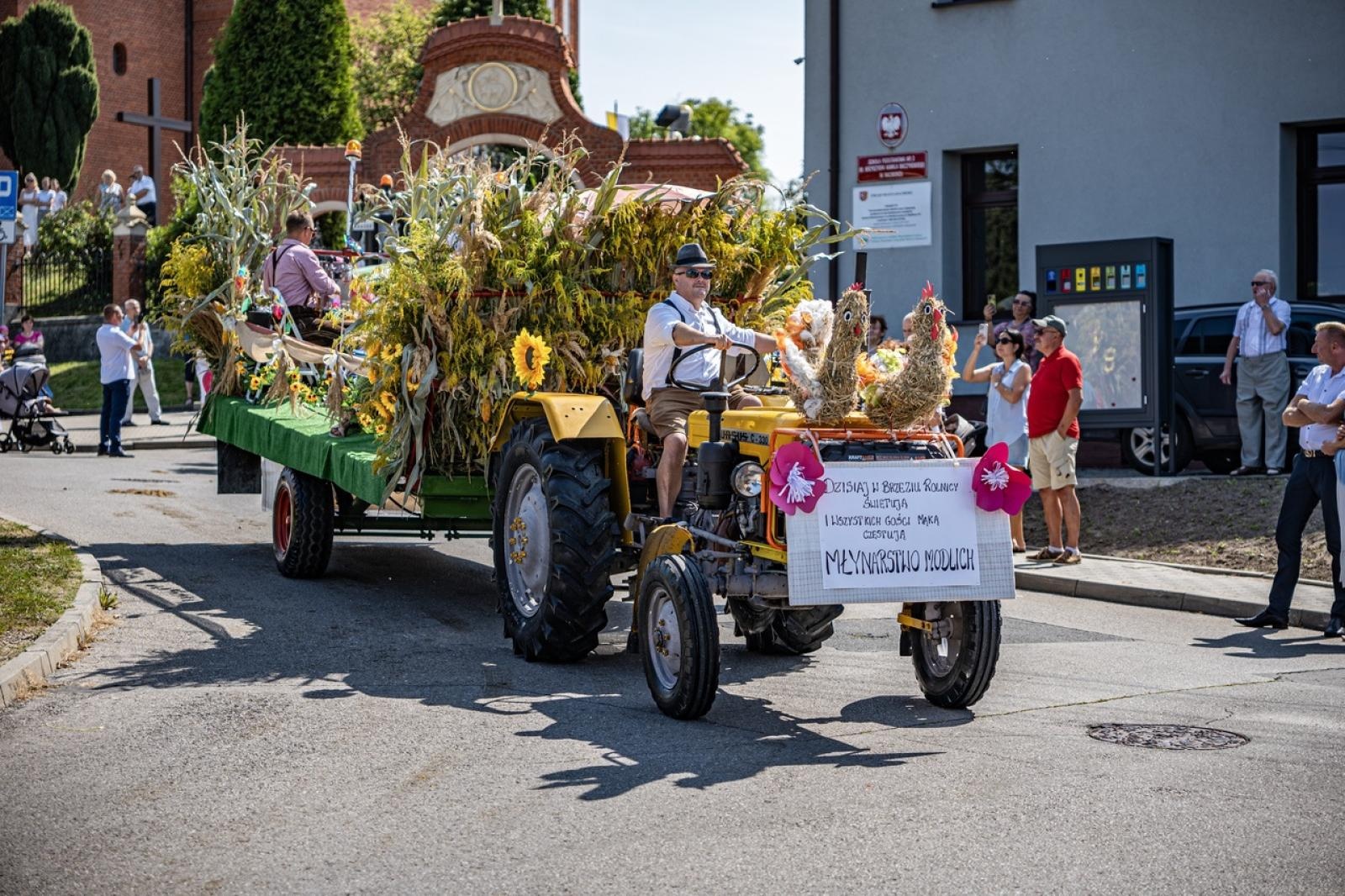 Zdjęcie w galerii na portalu naszraciborz.pl: Raciborzanie podziękowali za plony na dożynkach powiatowo-gminnych w Brzeziu - relacja na bis! [FOTO i WIDEO] wiadomości z regionu