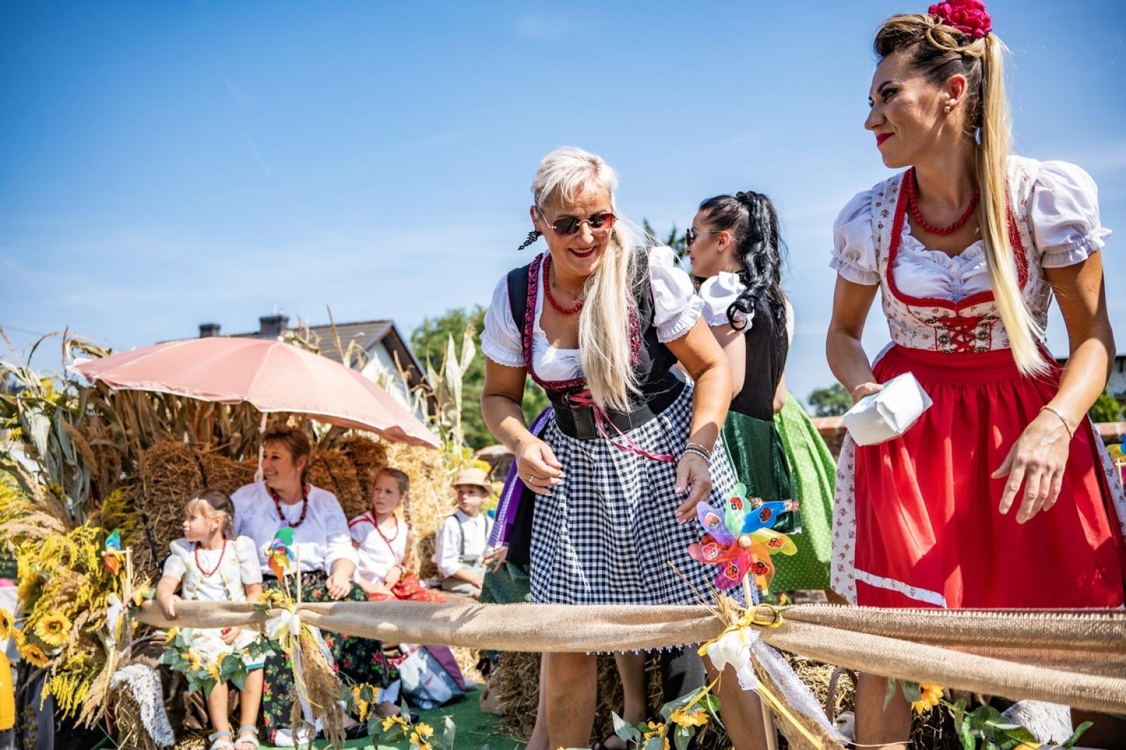 Zdjęcie w galerii na portalu naszraciborz.pl: Raciborzanie podziękowali za plony na dożynkach powiatowo-gminnych w Brzeziu - relacja na bis! [FOTO i WIDEO] wiadomości z regionu