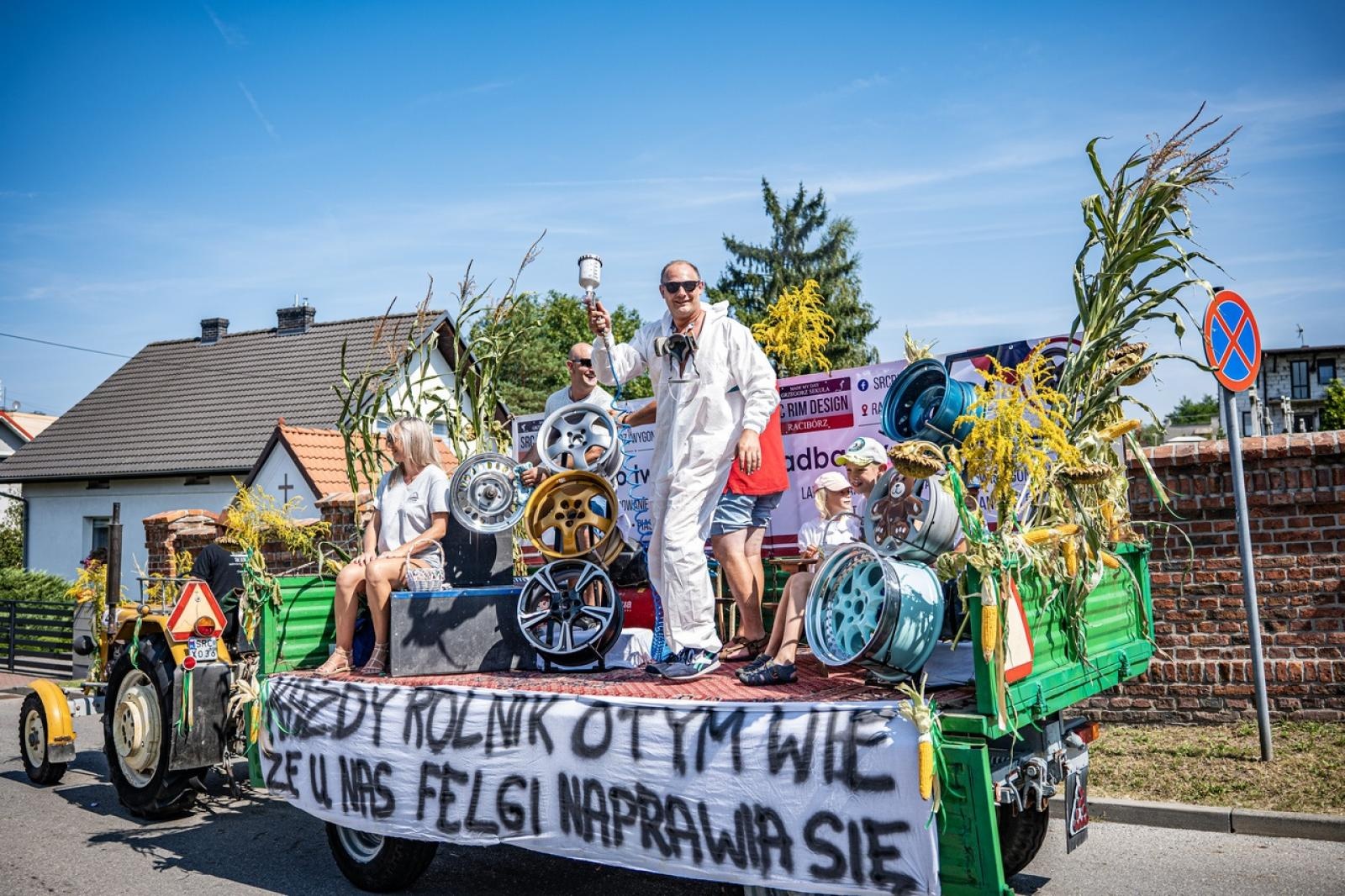 Zdjęcie w galerii na portalu naszraciborz.pl: Raciborzanie podziękowali za plony na dożynkach powiatowo-gminnych w Brzeziu - relacja na bis! [FOTO i WIDEO] wiadomości z regionu