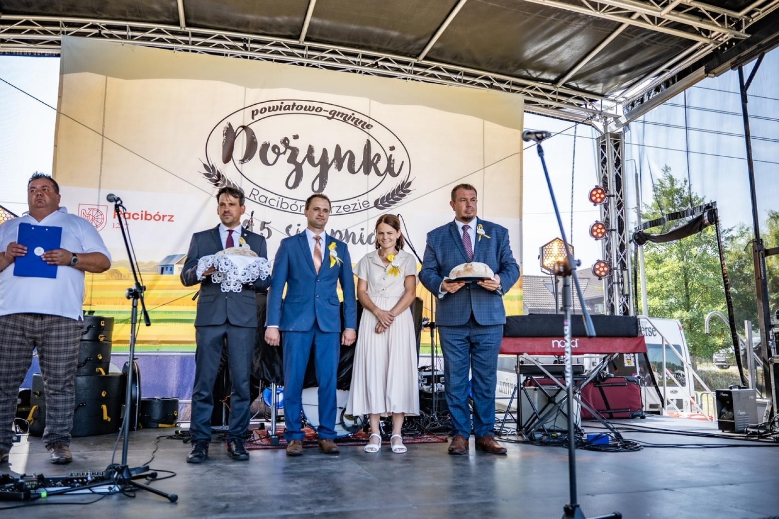 Zdjęcie w galerii na portalu naszraciborz.pl: Raciborzanie podziękowali za plony na dożynkach powiatowo-gminnych w Brzeziu - relacja na bis! [FOTO i WIDEO] wiadomości z regionu