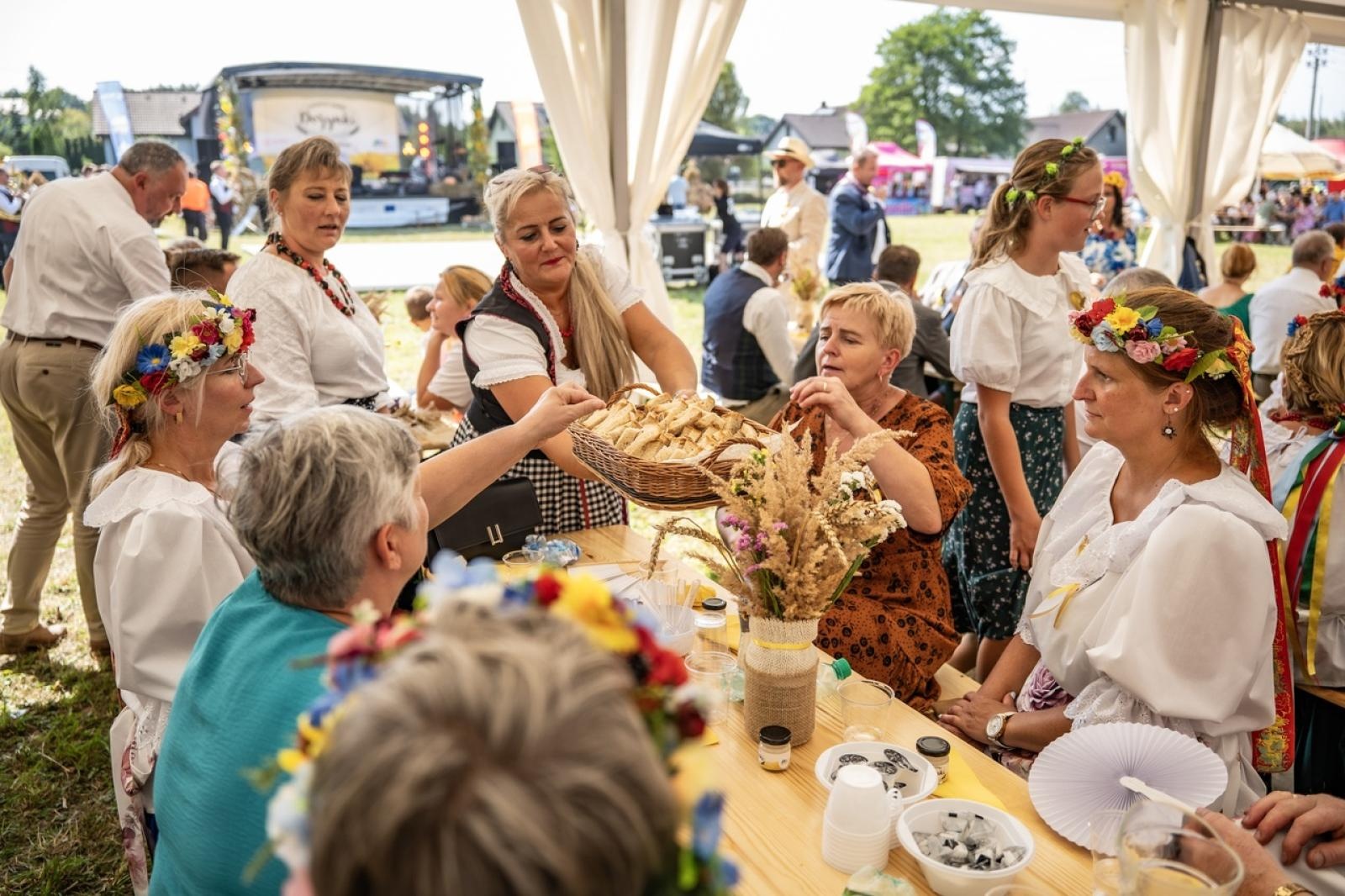 Zdjęcie w galerii na portalu naszraciborz.pl: Raciborzanie podziękowali za plony na dożynkach powiatowo-gminnych w Brzeziu - relacja na bis! [FOTO i WIDEO] wiadomości z regionu