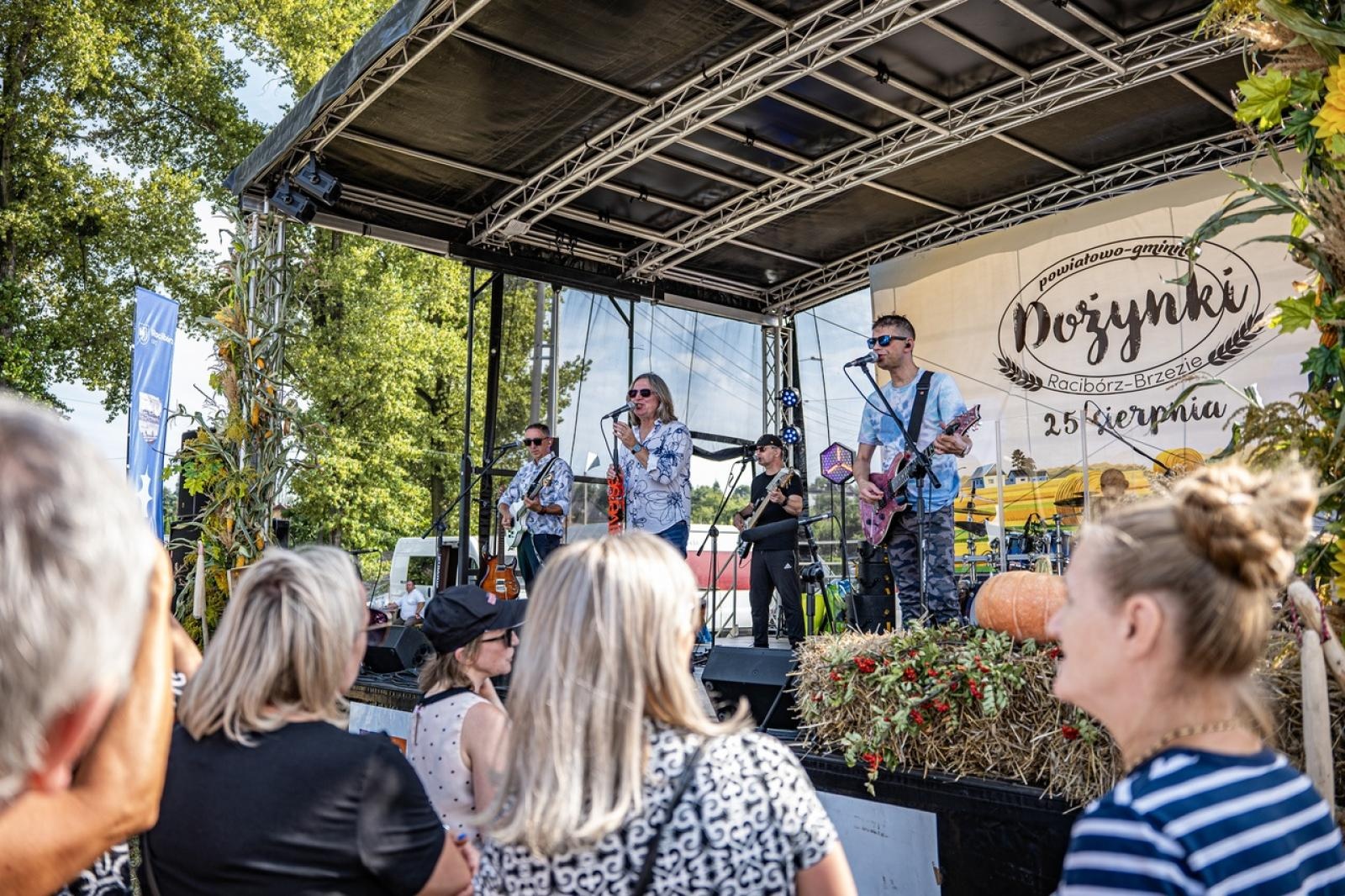Zdjęcie w galerii na portalu naszraciborz.pl: Raciborzanie podziękowali za plony na dożynkach powiatowo-gminnych w Brzeziu - relacja na bis! [FOTO i WIDEO] wiadomości z regionu