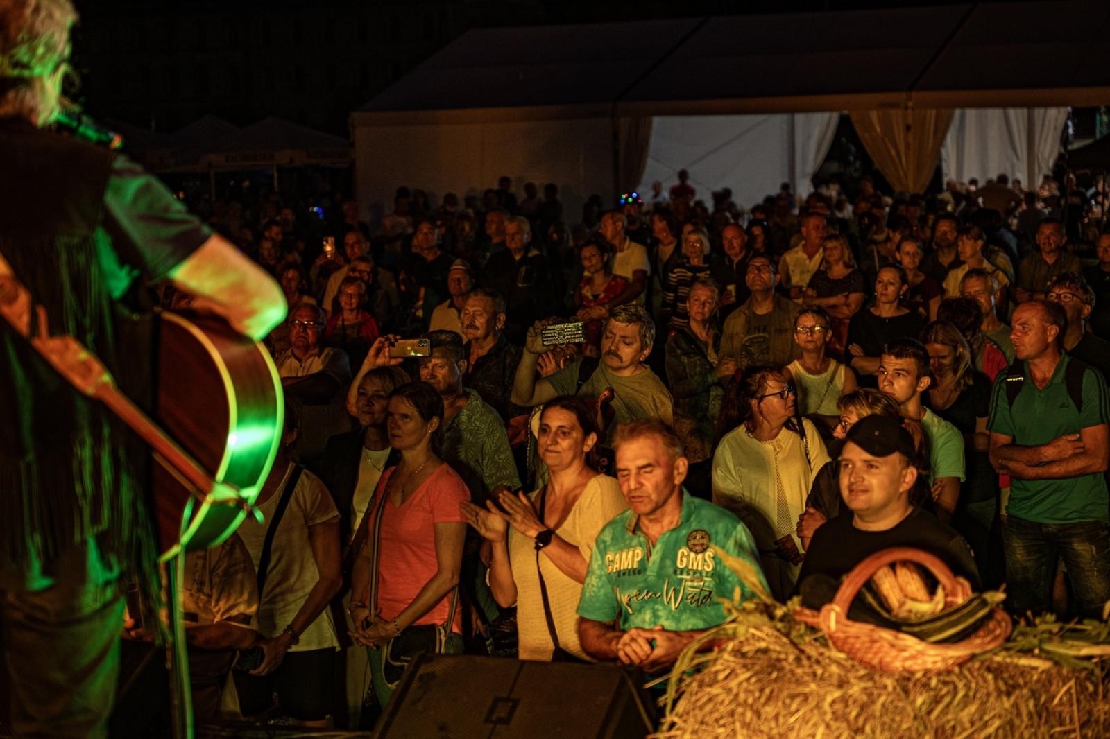 Zdjęcie w galerii na portalu naszraciborz.pl: Raciborzanie podziękowali za plony na dożynkach powiatowo-gminnych w Brzeziu - relacja na bis! [FOTO i WIDEO] wiadomości z regionu