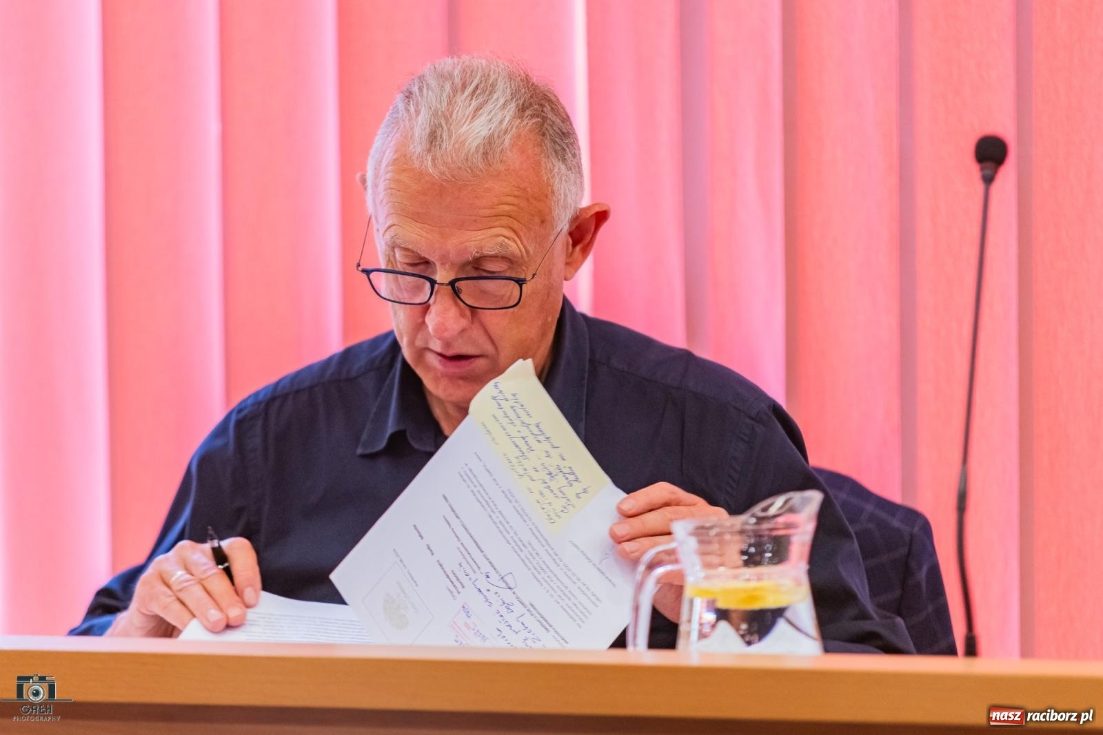 Zdjęcie w galerii na portalu naszraciborz.pl: Bezpłatna komunikacja, strzelnica i remont Staszica. Migawki z komisji budżetu wiadomości z regionu