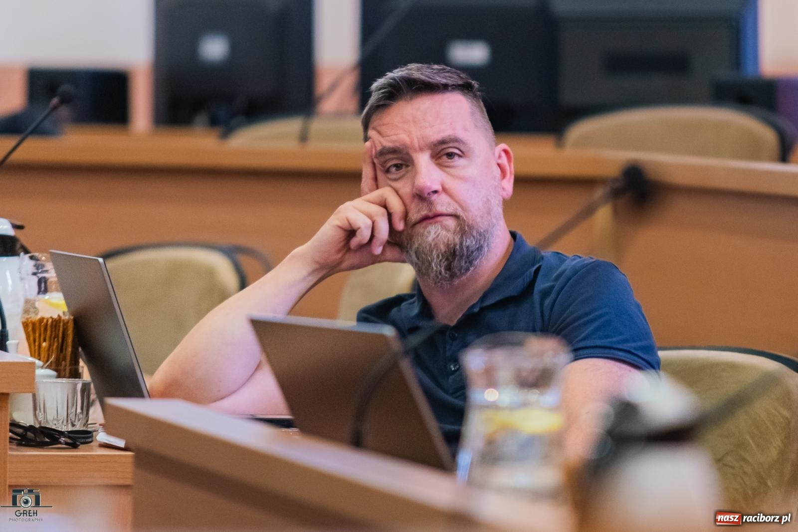 Zdjęcie w galerii na portalu naszraciborz.pl: Bezpłatna komunikacja, strzelnica i remont Staszica. Migawki z komisji budżetu wiadomości z regionu