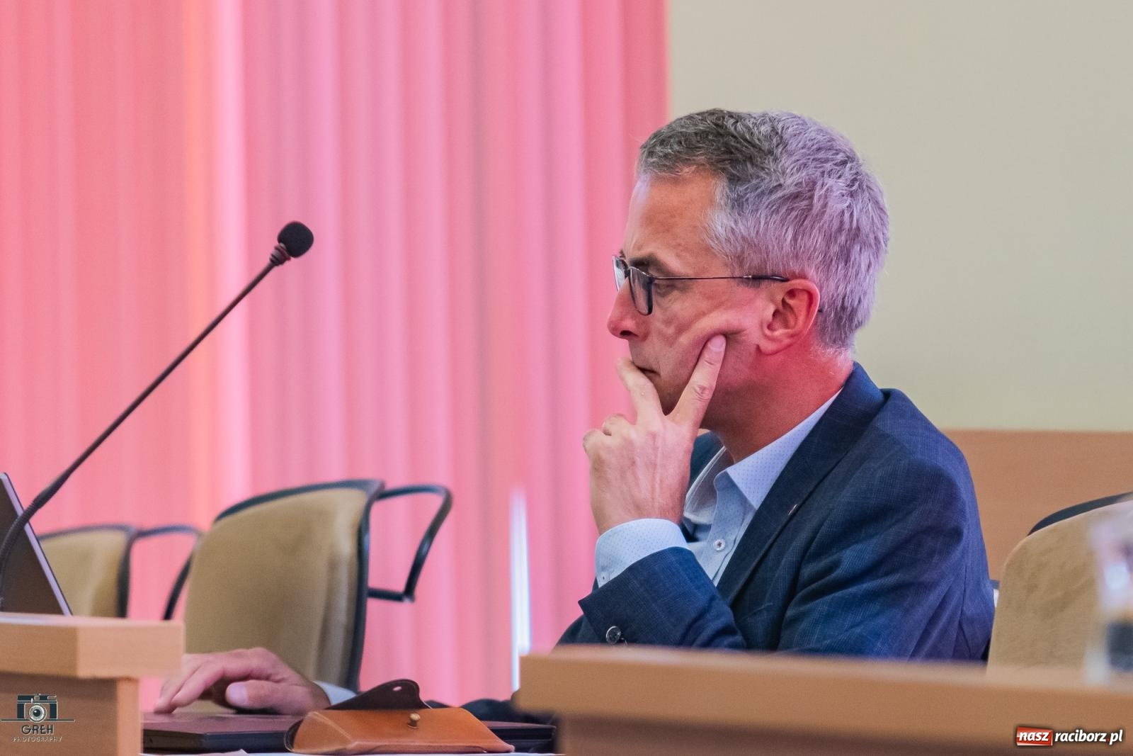 Zdjęcie w galerii na portalu naszraciborz.pl: Bezpłatna komunikacja, strzelnica i remont Staszica. Migawki z komisji budżetu wiadomości z regionu