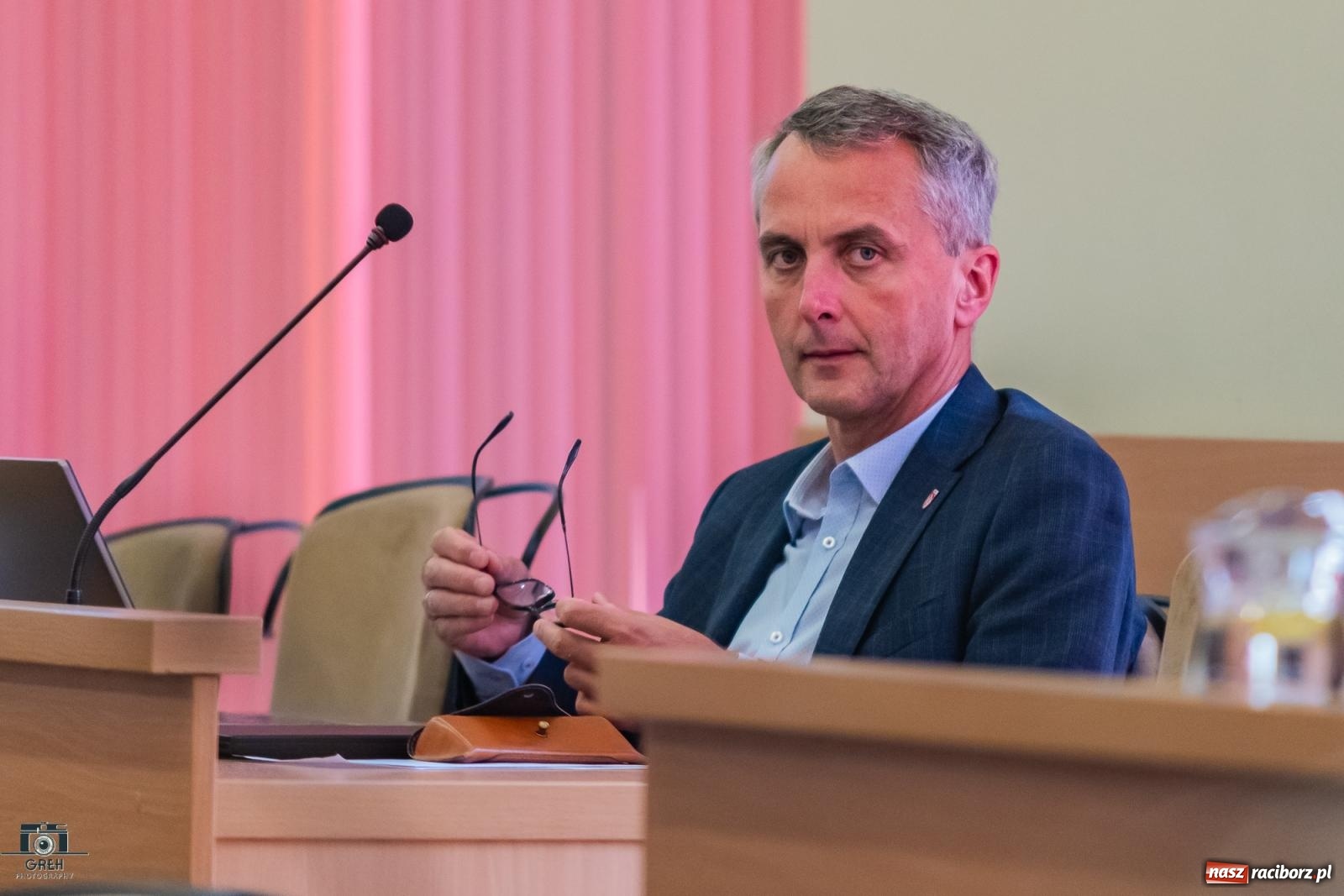 Zdjęcie w galerii na portalu naszraciborz.pl: Bezpłatna komunikacja, strzelnica i remont Staszica. Migawki z komisji budżetu wiadomości z regionu