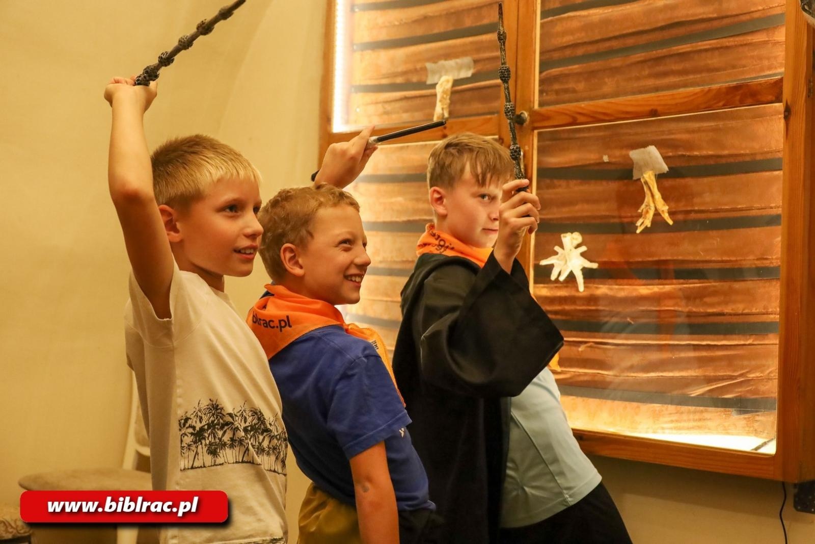 Zdjęcie w galerii na portalu naszraciborz.pl: Olimpijskie Lato z Biblioteką z wizytą w polskim Hogwarcie wiadomości z regionu