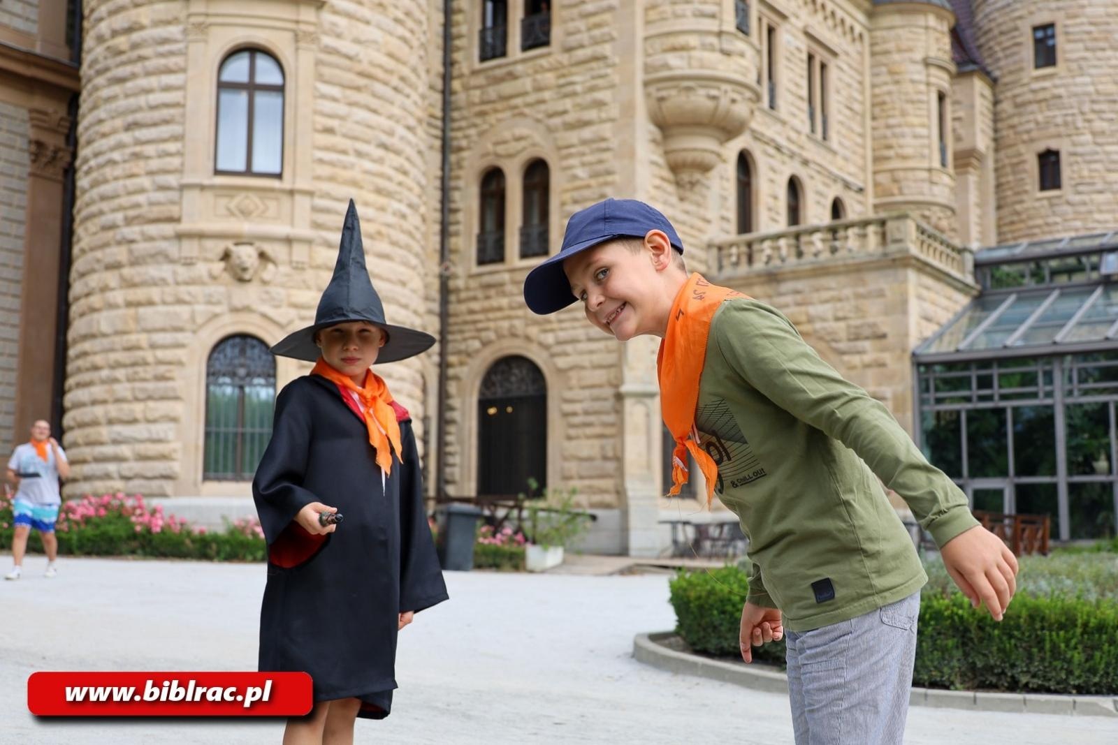 Zdjęcie w galerii na portalu naszraciborz.pl: Olimpijskie Lato z Biblioteką z wizytą w polskim Hogwarcie wiadomości z regionu