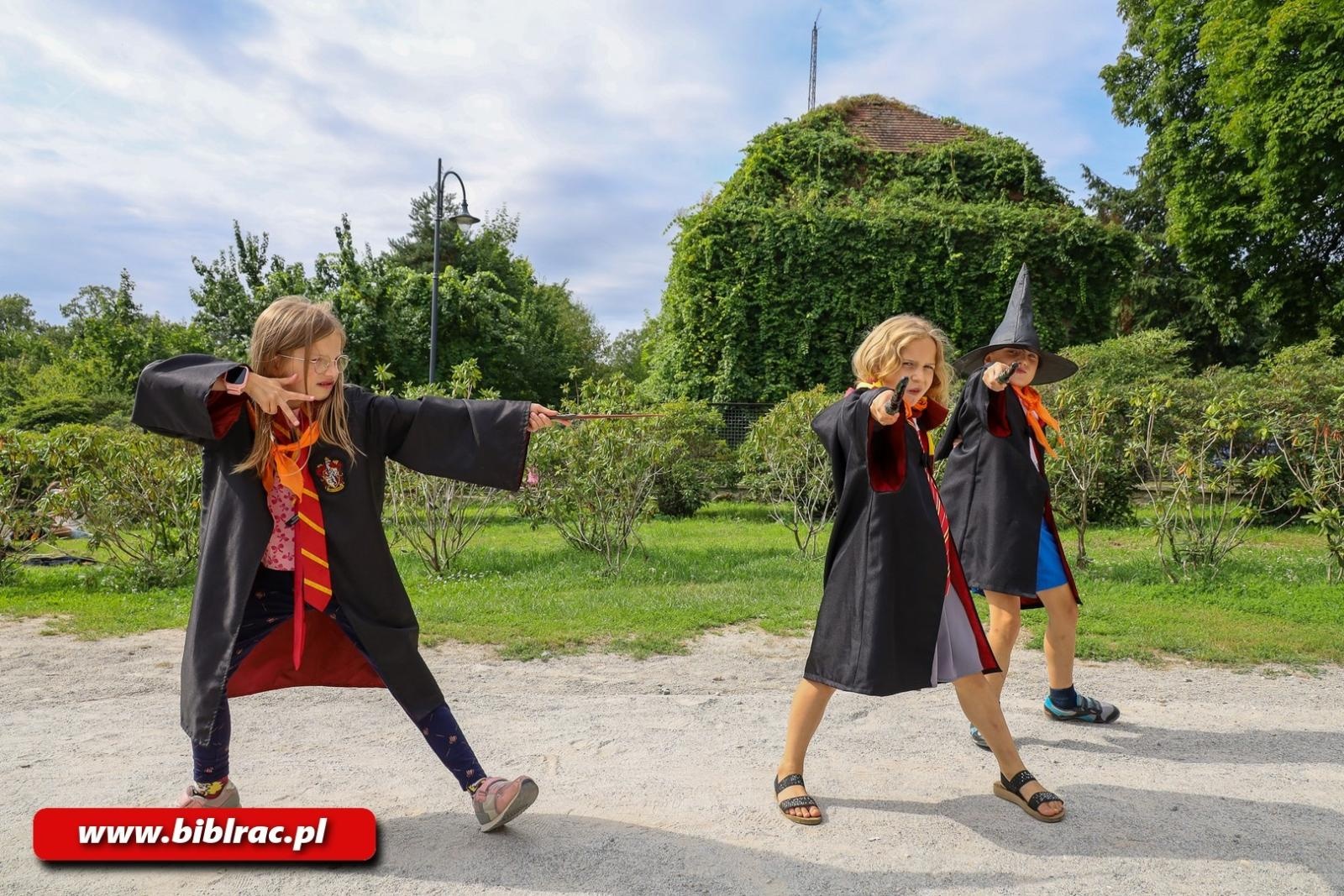 Zdjęcie w galerii na portalu naszraciborz.pl: Olimpijskie Lato z Biblioteką z wizytą w polskim Hogwarcie wiadomości z regionu