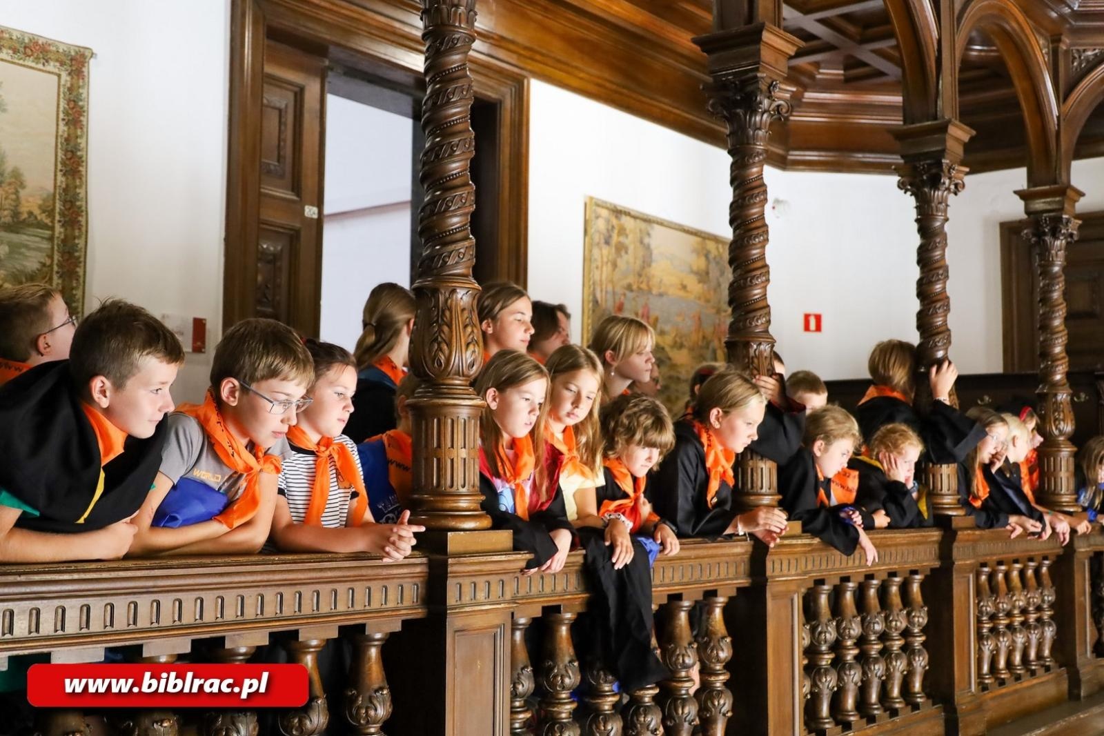 Zdjęcie w galerii na portalu naszraciborz.pl: Olimpijskie Lato z Biblioteką z wizytą w polskim Hogwarcie wiadomości z regionu