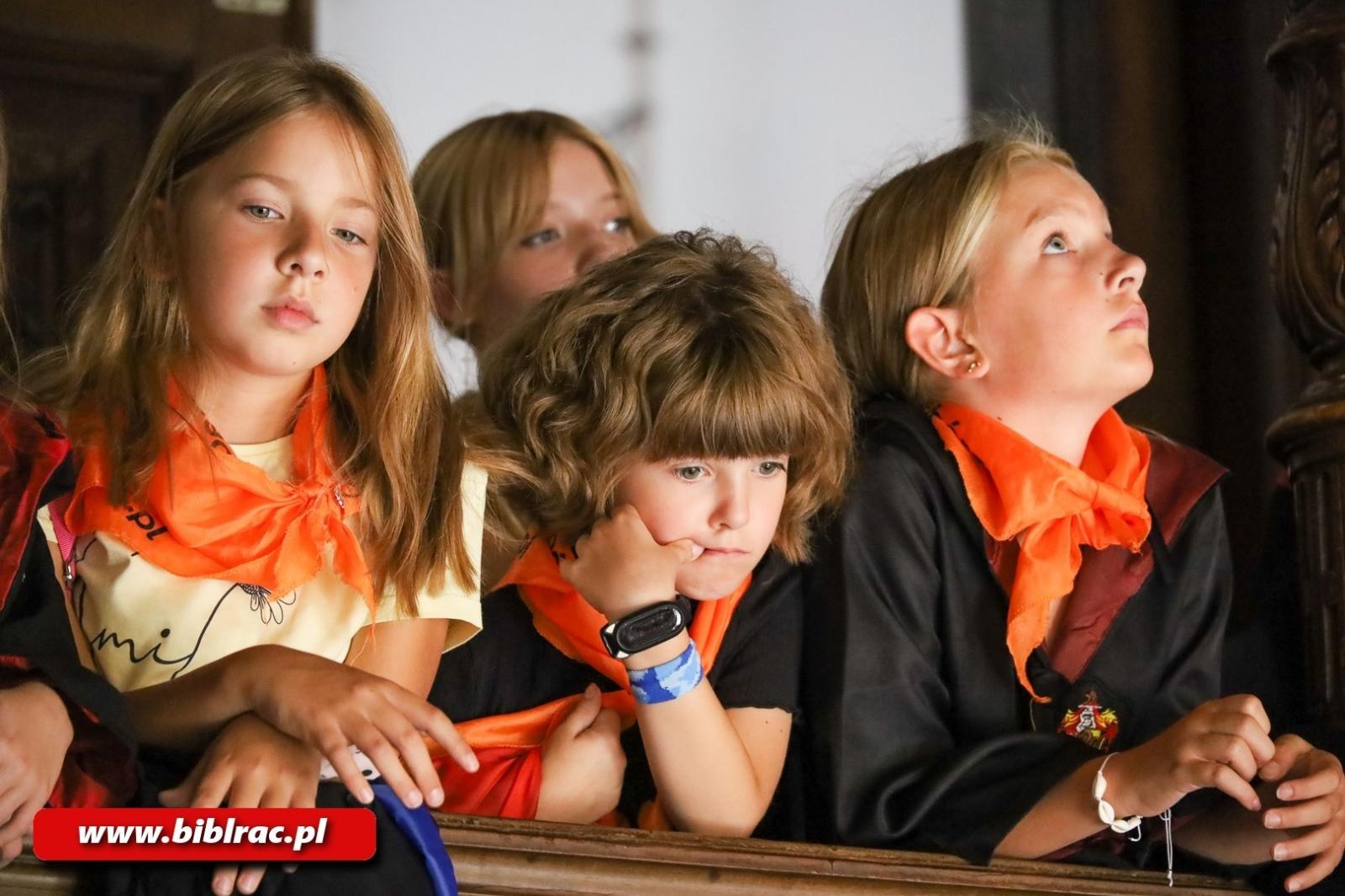 Zdjęcie w galerii na portalu naszraciborz.pl: Olimpijskie Lato z Biblioteką z wizytą w polskim Hogwarcie wiadomości z regionu