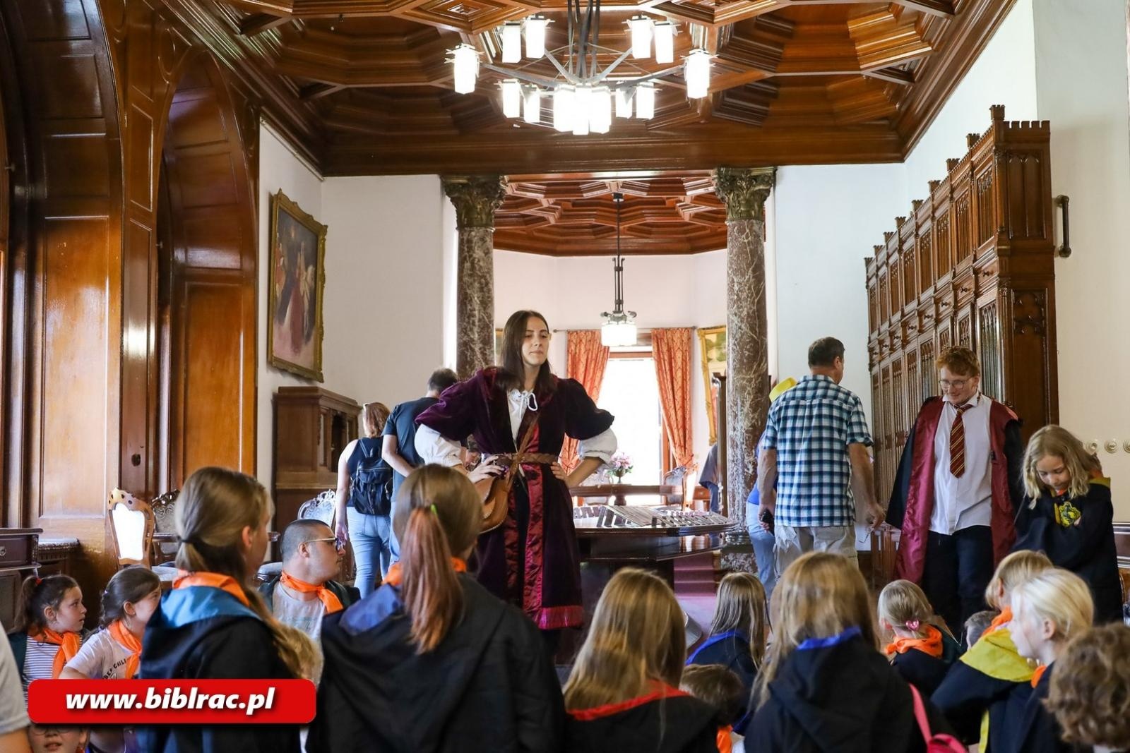 Zdjęcie w galerii na portalu naszraciborz.pl: Olimpijskie Lato z Biblioteką z wizytą w polskim Hogwarcie wiadomości z regionu