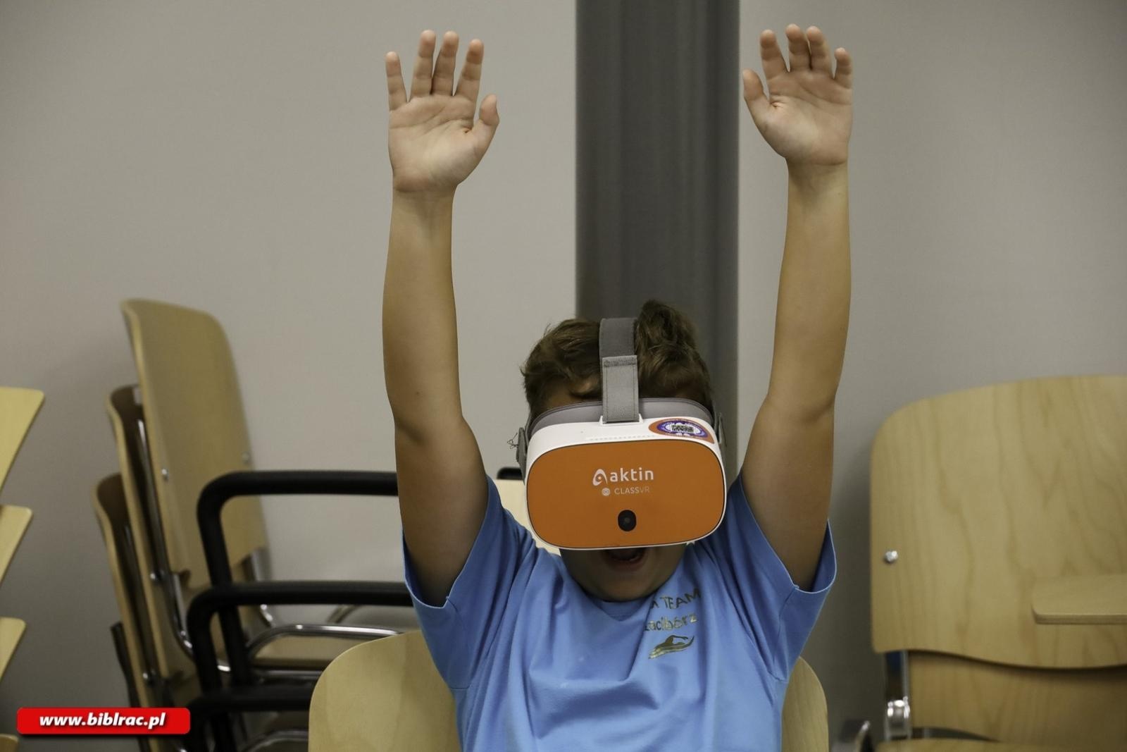 Zdjęcie w galerii na portalu naszraciborz.pl: Podróż dookoła świata dzięki warsztatom VR w raciborskiej bibliotece wiadomości z regionu