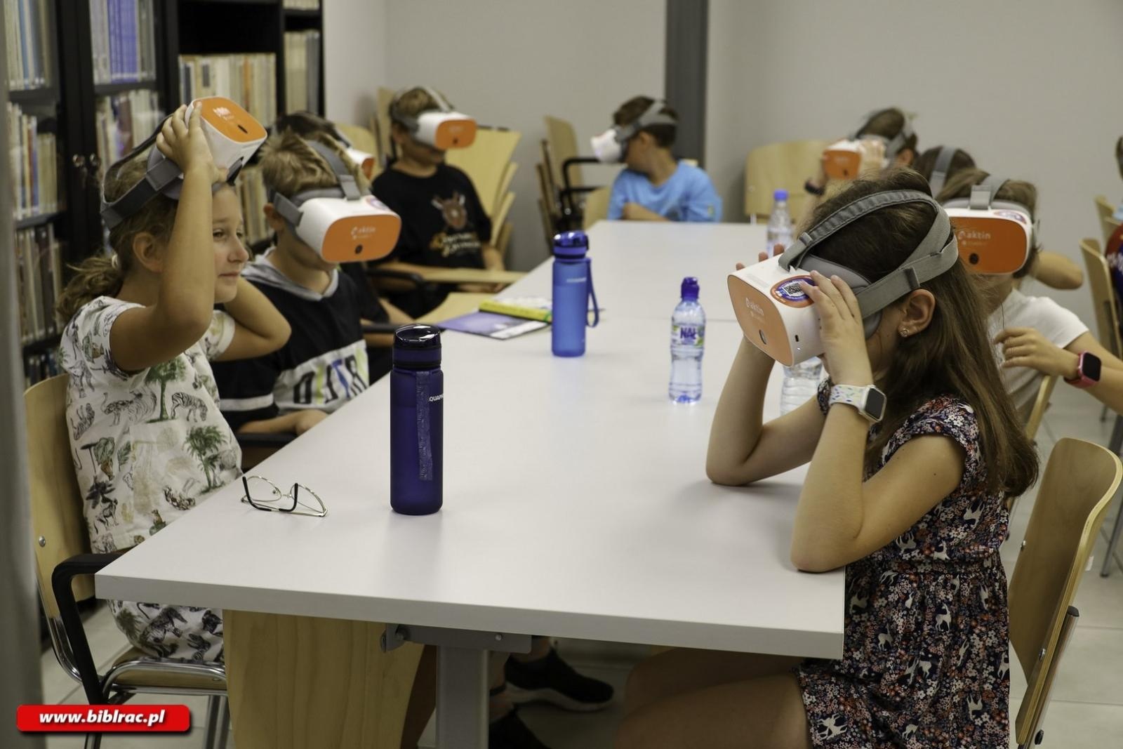 Zdjęcie w galerii na portalu naszraciborz.pl: Podróż dookoła świata dzięki warsztatom VR w raciborskiej bibliotece wiadomości z regionu