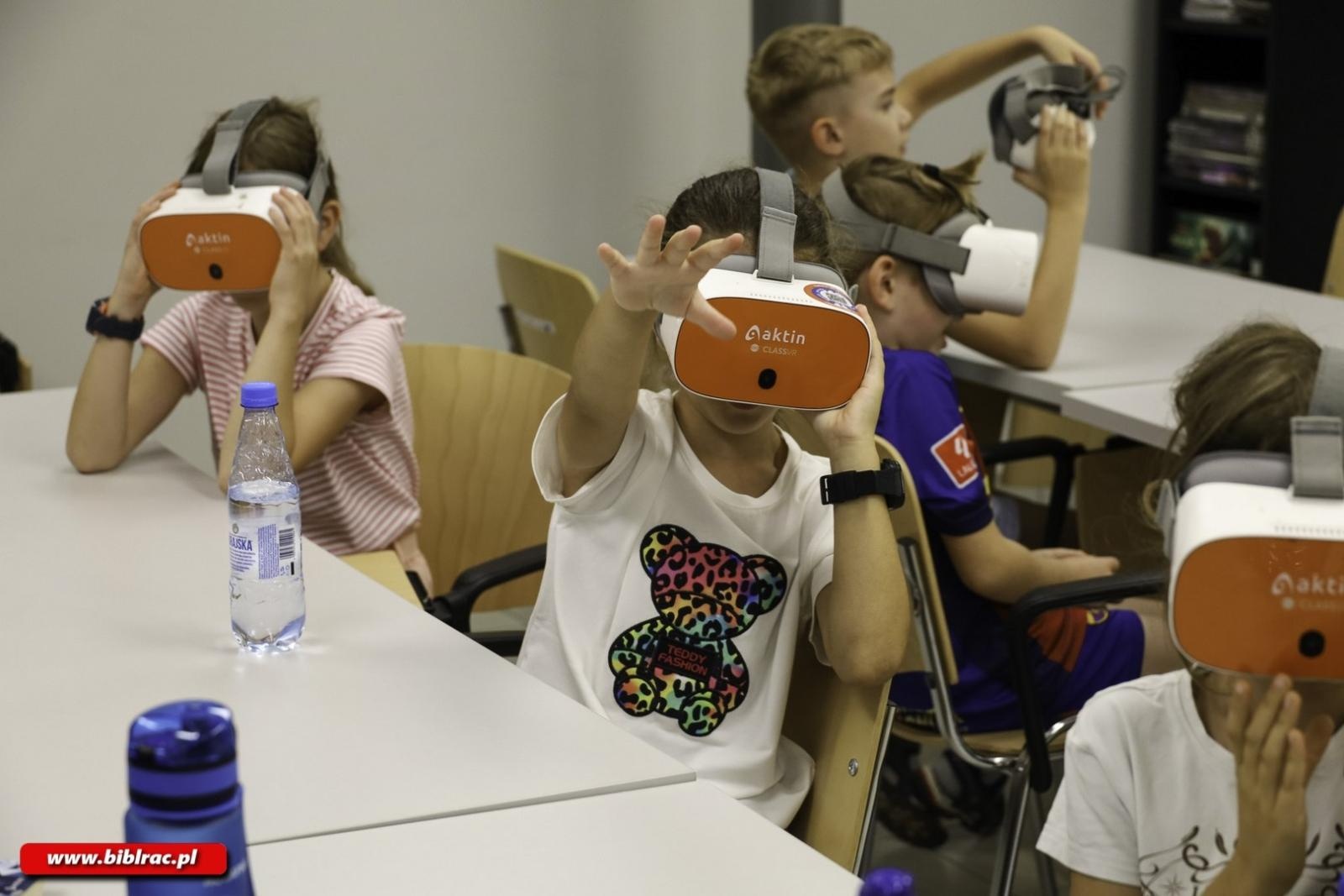 Zdjęcie w galerii na portalu naszraciborz.pl: Podróż dookoła świata dzięki warsztatom VR w raciborskiej bibliotece wiadomości z regionu