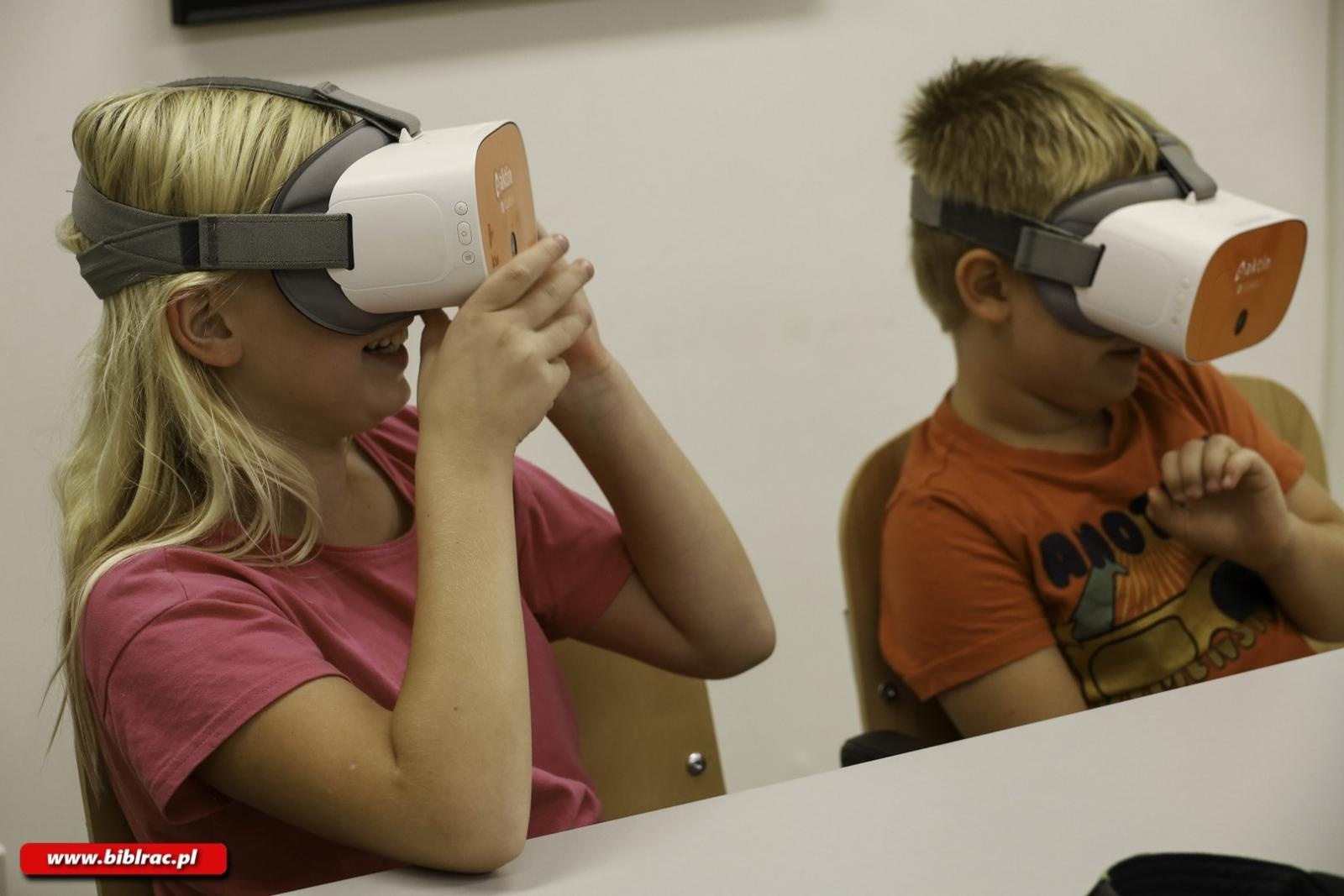 Zdjęcie w galerii na portalu naszraciborz.pl: Podróż dookoła świata dzięki warsztatom VR w raciborskiej bibliotece wiadomości z regionu