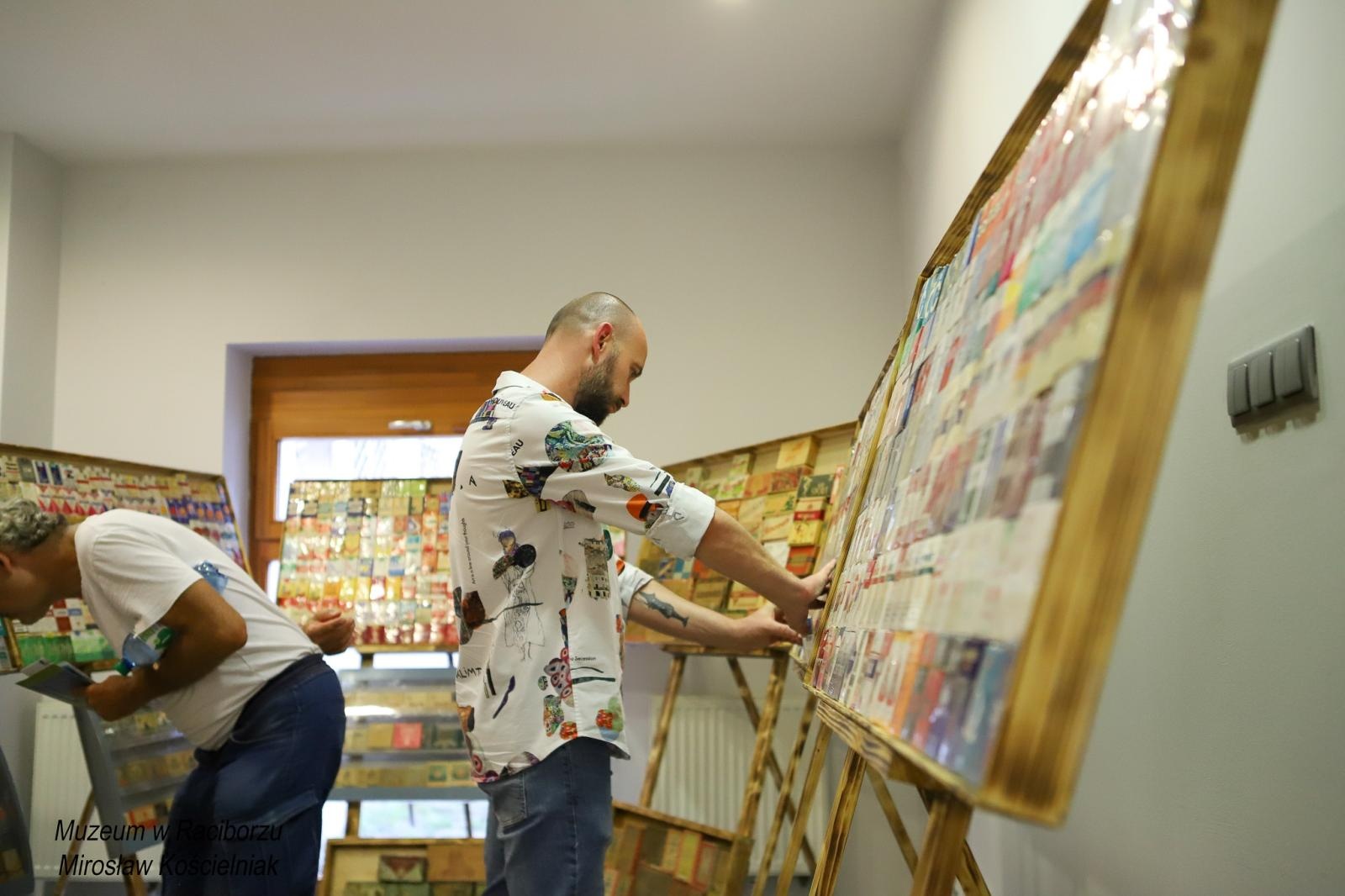 Zdjęcie w galerii na portalu naszraciborz.pl: Skarby Tomasza Pluty z Krzanowic. Zabiegają o nie filmowcy i muzea wiadomości z regionu