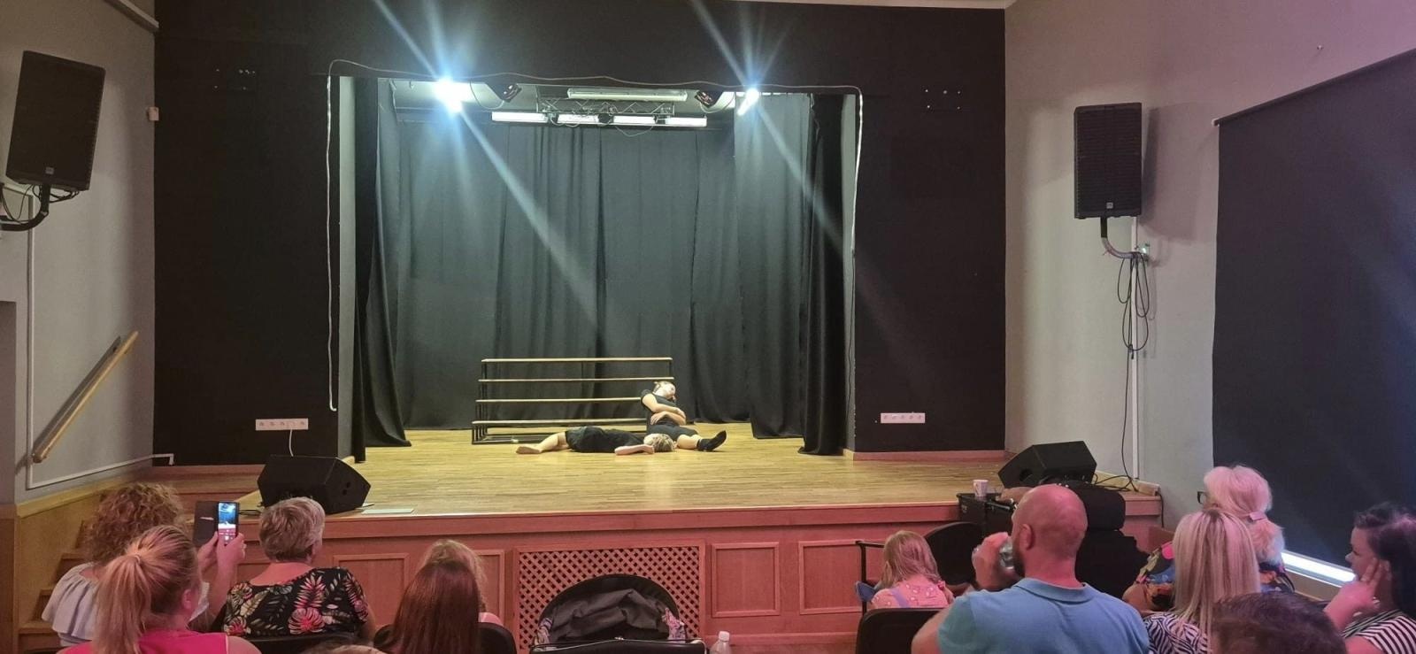 Zdjęcie w galerii na portalu naszraciborz.pl: Zakończyły się czterodniowe warsztaty teatralno-szczudlarskie w ramach akcji Wakacje w Powiecie wiadomości z regionu