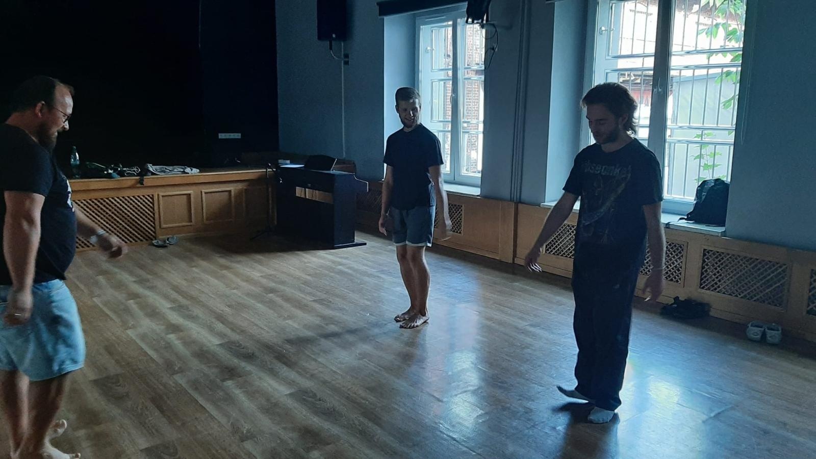 Zdjęcie w galerii na portalu naszraciborz.pl: Zakończyły się czterodniowe warsztaty teatralno-szczudlarskie w ramach akcji Wakacje w Powiecie wiadomości z regionu