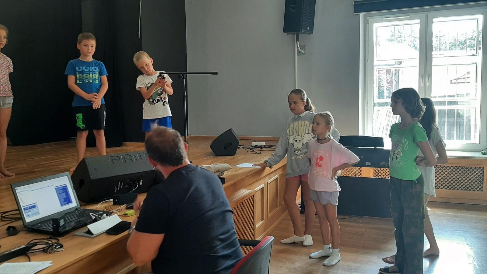 Zdjęcie w galerii na portalu naszraciborz.pl: Zakończyły się czterodniowe warsztaty teatralno-szczudlarskie w ramach akcji Wakacje w Powiecie wiadomości z regionu