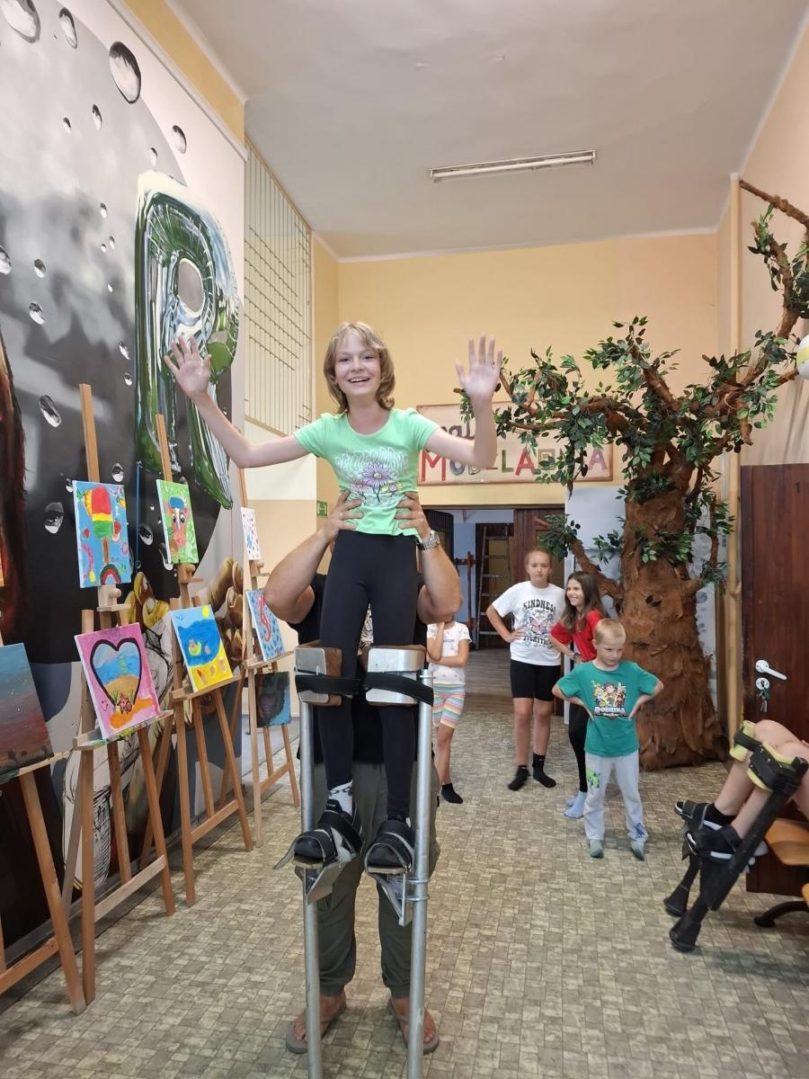 Zdjęcie w galerii na portalu naszraciborz.pl: Zakończyły się czterodniowe warsztaty teatralno-szczudlarskie w ramach akcji Wakacje w Powiecie wiadomości z regionu