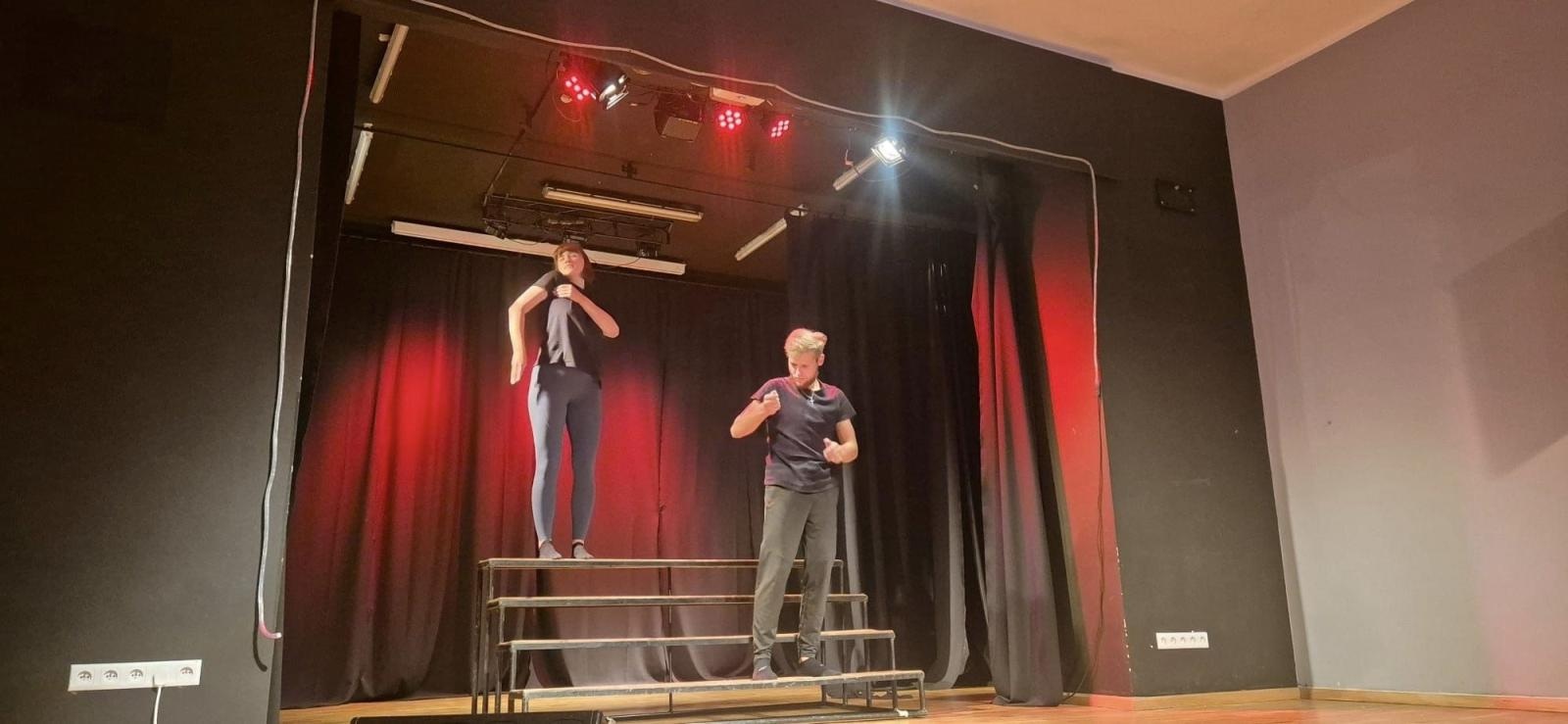 Zdjęcie w galerii na portalu naszraciborz.pl: Zakończyły się czterodniowe warsztaty teatralno-szczudlarskie w ramach akcji Wakacje w Powiecie wiadomości z regionu