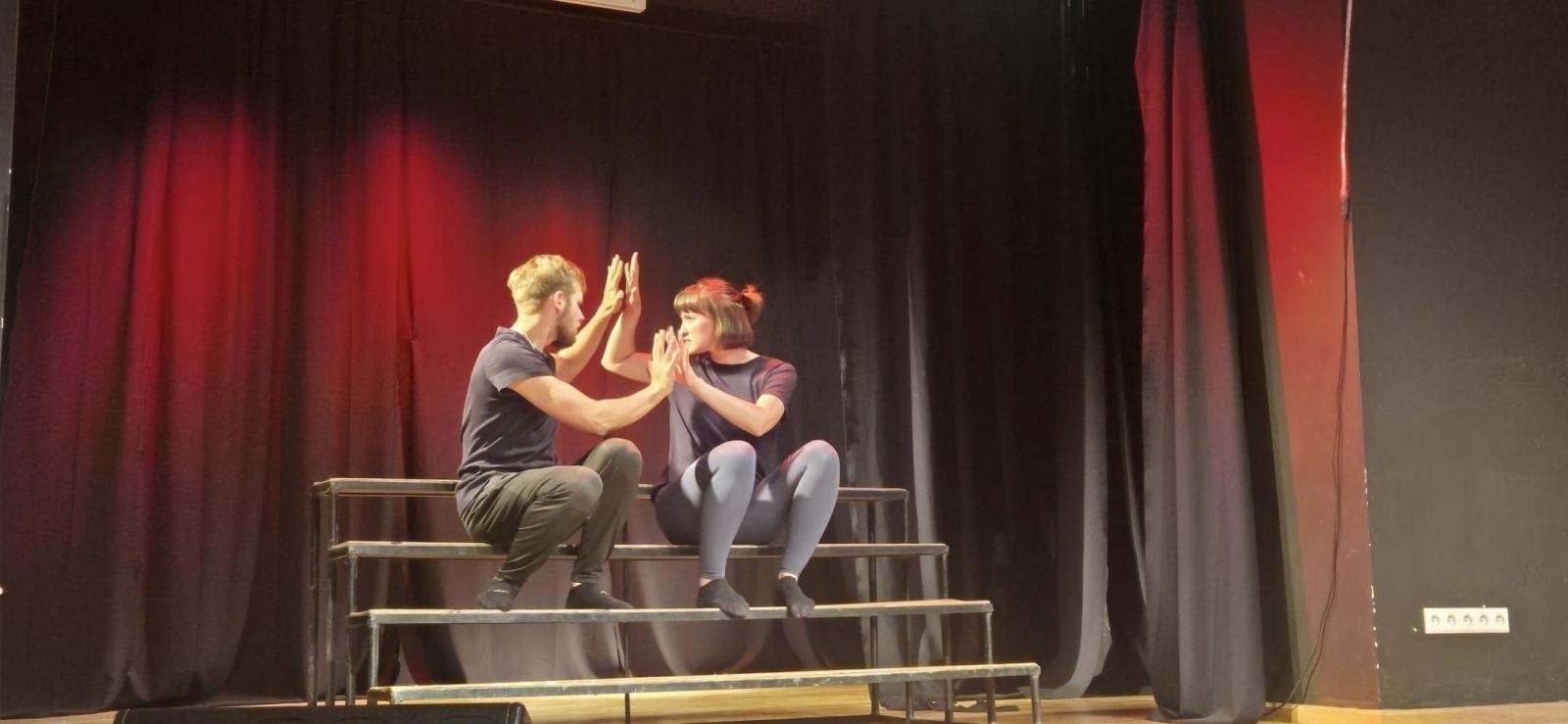 Zdjęcie w galerii na portalu naszraciborz.pl: Zakończyły się czterodniowe warsztaty teatralno-szczudlarskie w ramach akcji Wakacje w Powiecie wiadomości z regionu