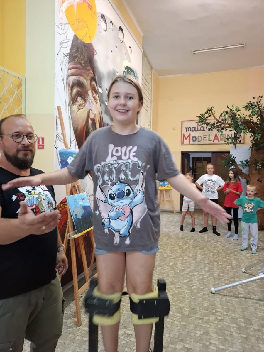 Zdjęcie w galerii na portalu naszraciborz.pl: Zakończyły się czterodniowe warsztaty teatralno-szczudlarskie w ramach akcji Wakacje w Powiecie wiadomości z regionu