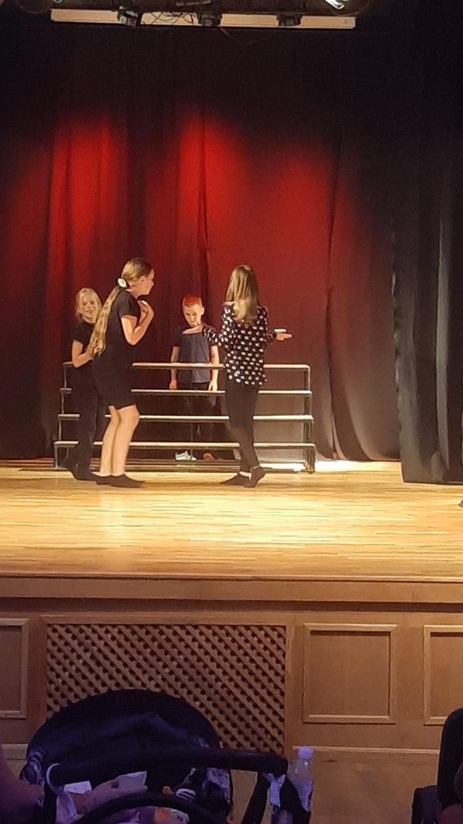 Zdjęcie w galerii na portalu naszraciborz.pl: Zakończyły się czterodniowe warsztaty teatralno-szczudlarskie w ramach akcji Wakacje w Powiecie wiadomości z regionu