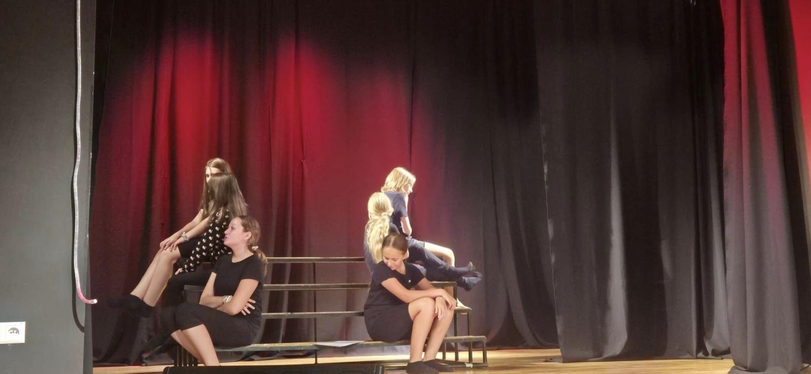 Zdjęcie w galerii na portalu naszraciborz.pl: Zakończyły się czterodniowe warsztaty teatralno-szczudlarskie w ramach akcji Wakacje w Powiecie wiadomości z regionu