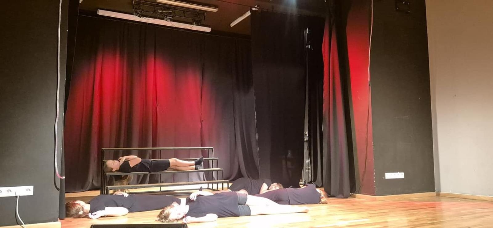 Zdjęcie w galerii na portalu naszraciborz.pl: Zakończyły się czterodniowe warsztaty teatralno-szczudlarskie w ramach akcji Wakacje w Powiecie wiadomości z regionu