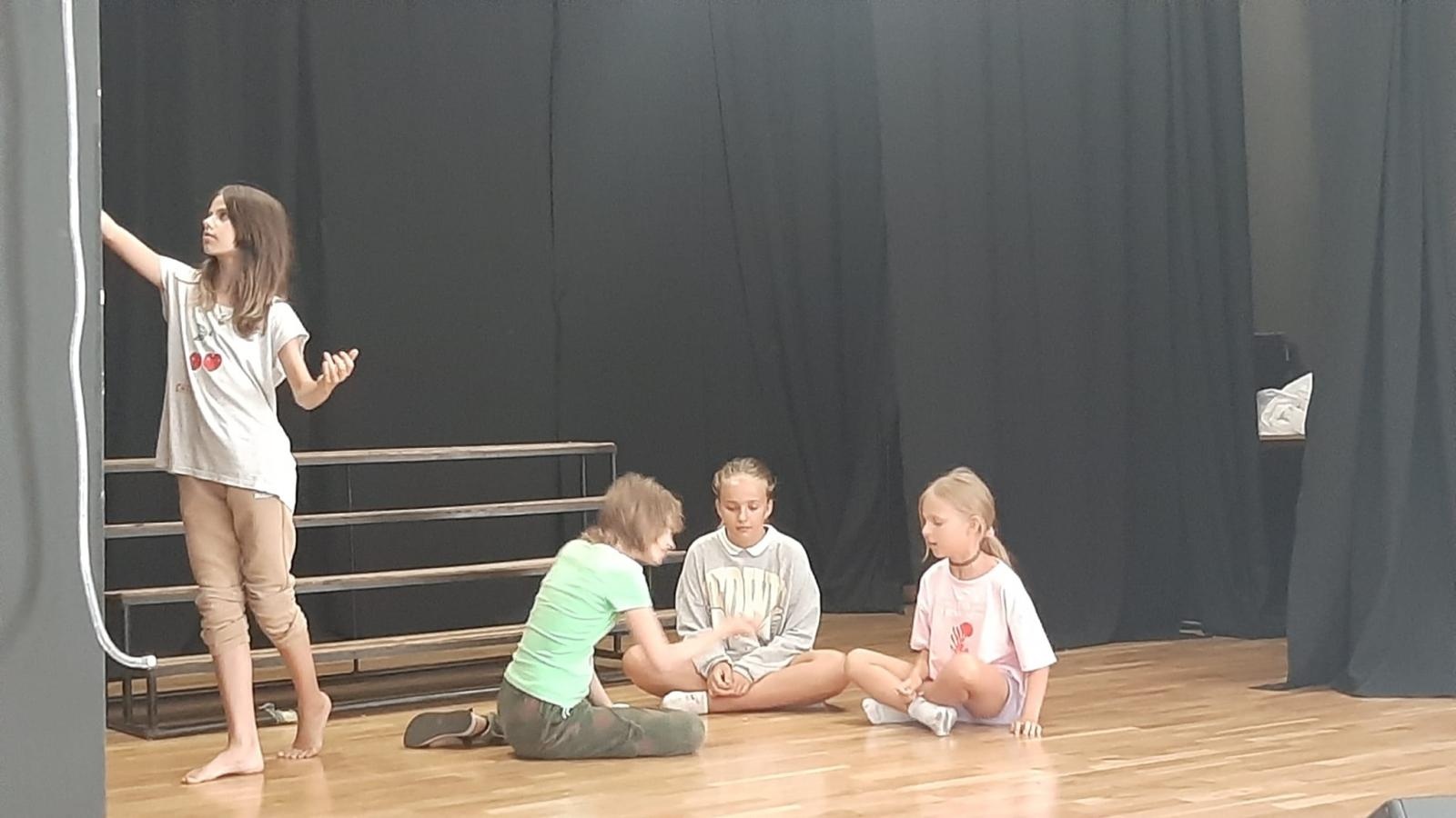 Zdjęcie w galerii na portalu naszraciborz.pl: Zakończyły się czterodniowe warsztaty teatralno-szczudlarskie w ramach akcji Wakacje w Powiecie wiadomości z regionu