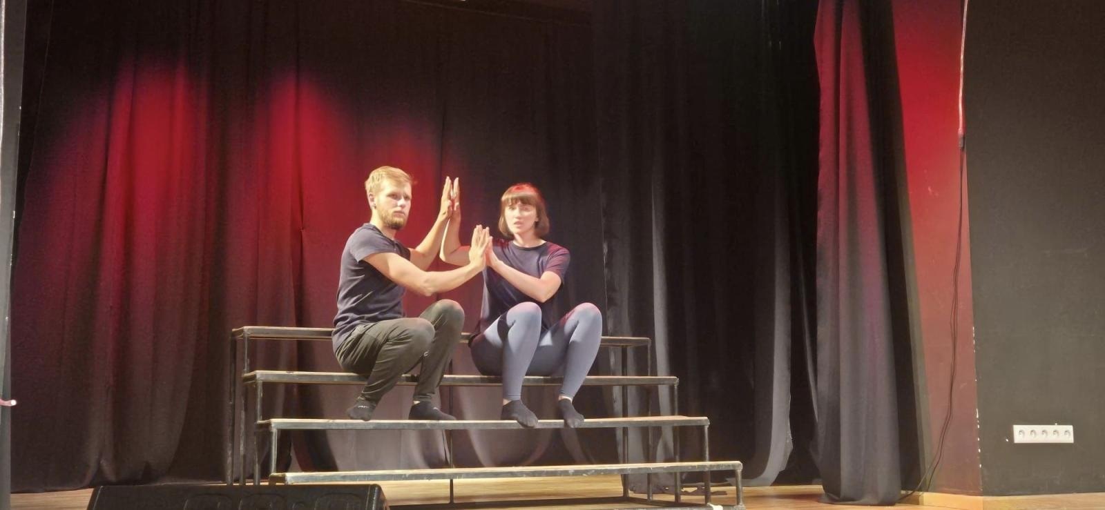 Zdjęcie w galerii na portalu naszraciborz.pl: Zakończyły się czterodniowe warsztaty teatralno-szczudlarskie w ramach akcji Wakacje w Powiecie wiadomości z regionu