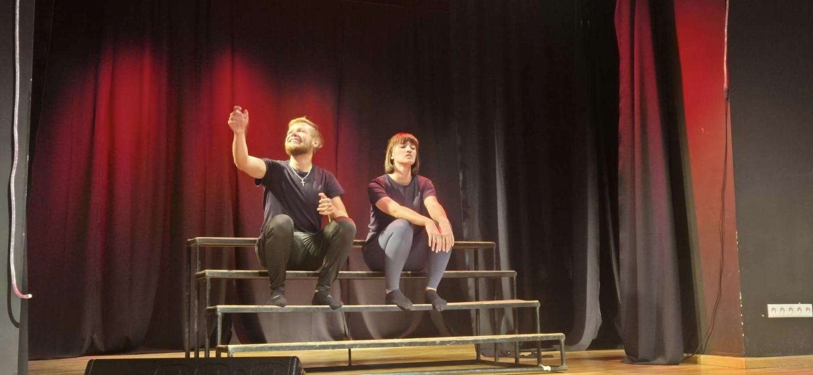 Zdjęcie w galerii na portalu naszraciborz.pl: Zakończyły się czterodniowe warsztaty teatralno-szczudlarskie w ramach akcji Wakacje w Powiecie wiadomości z regionu