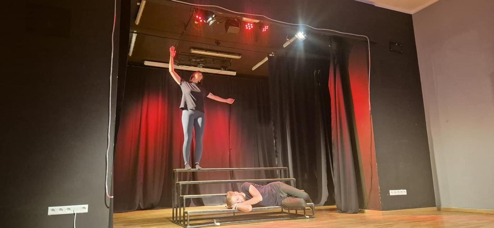 Zdjęcie w galerii na portalu naszraciborz.pl: Zakończyły się czterodniowe warsztaty teatralno-szczudlarskie w ramach akcji Wakacje w Powiecie wiadomości z regionu